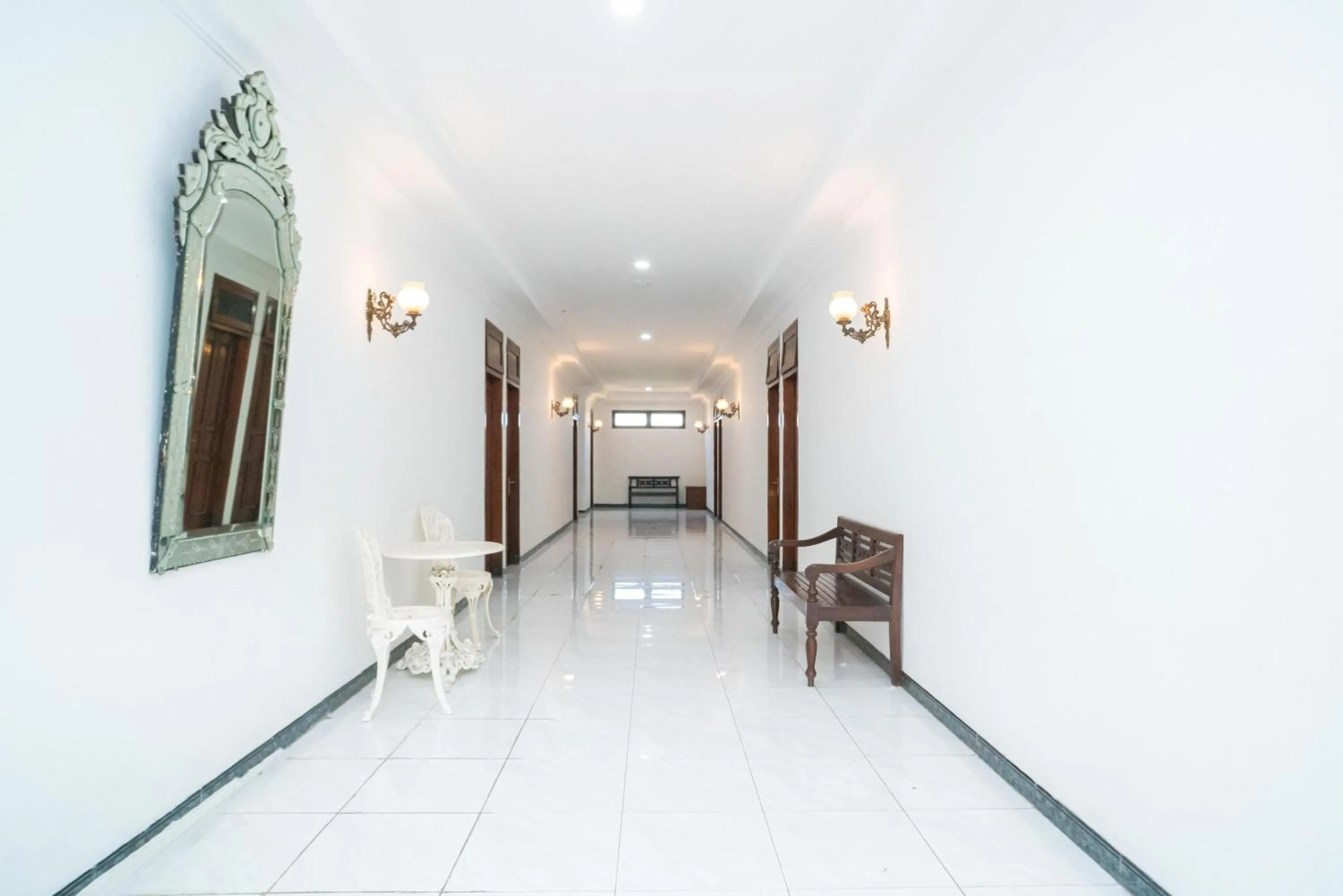 Seating area in RedDoorz Plus at Hotel Surya Solo