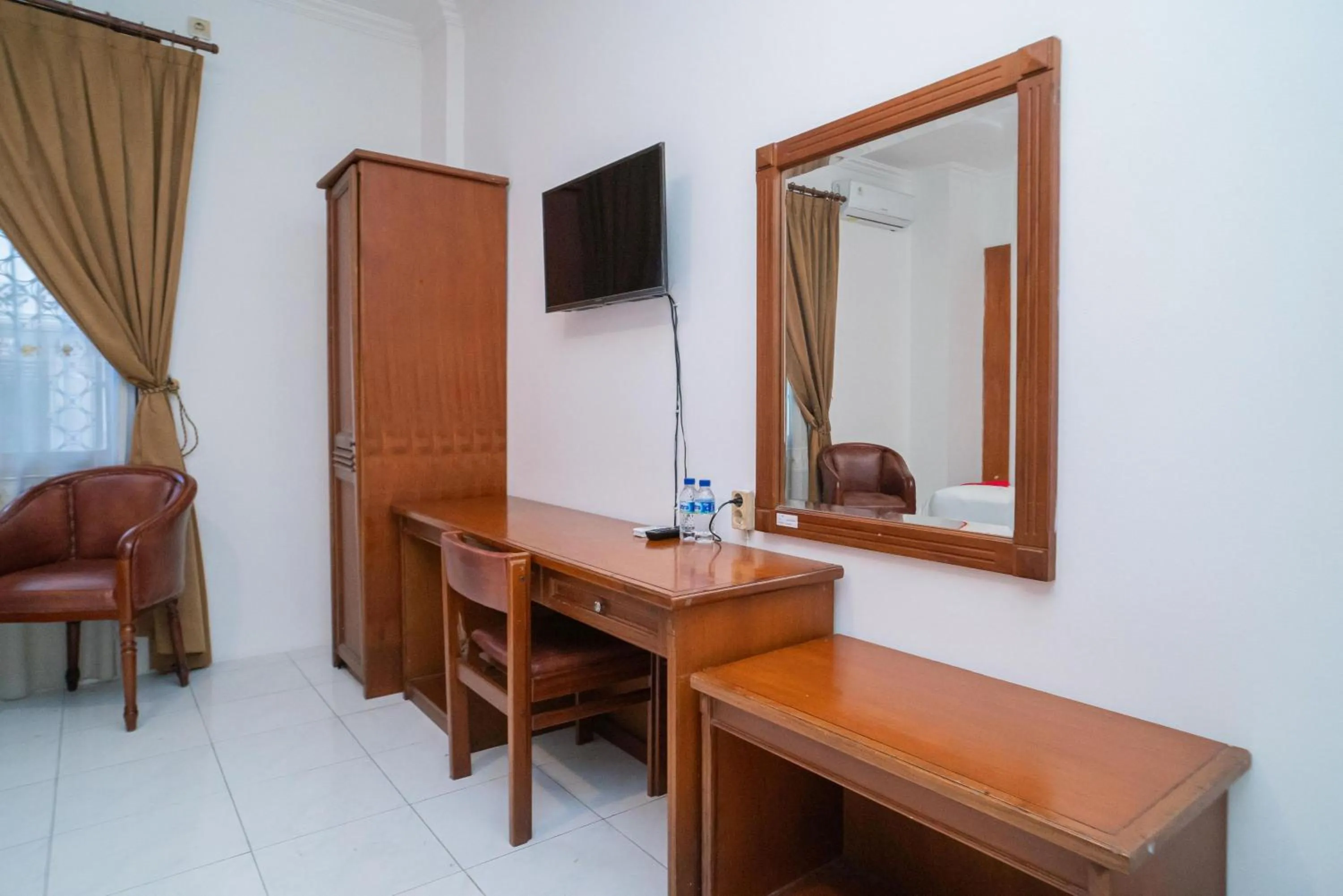 Bedroom in RedDoorz Plus at Hotel Surya Solo