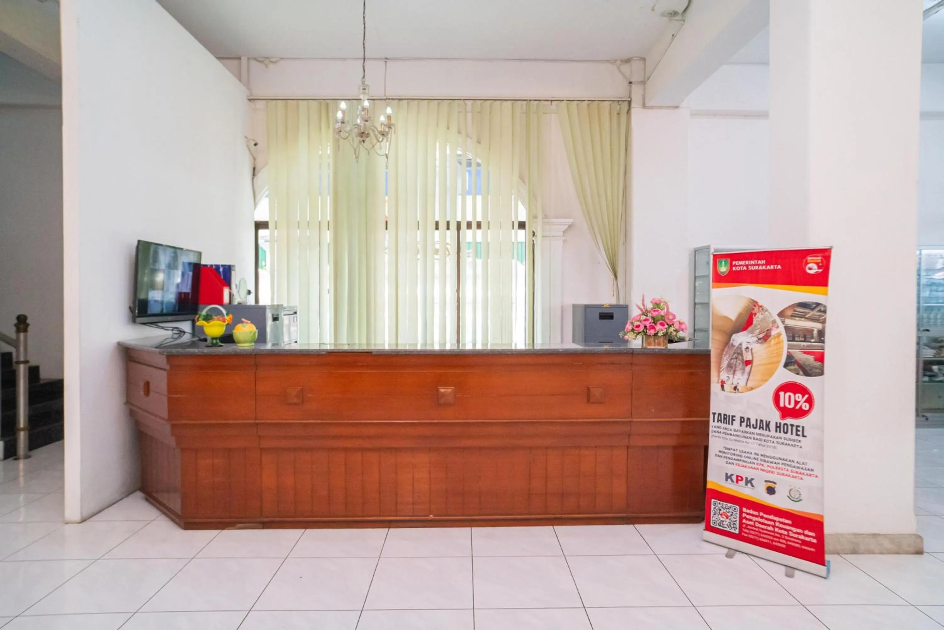 Lobby or reception in RedDoorz Plus at Hotel Surya Solo