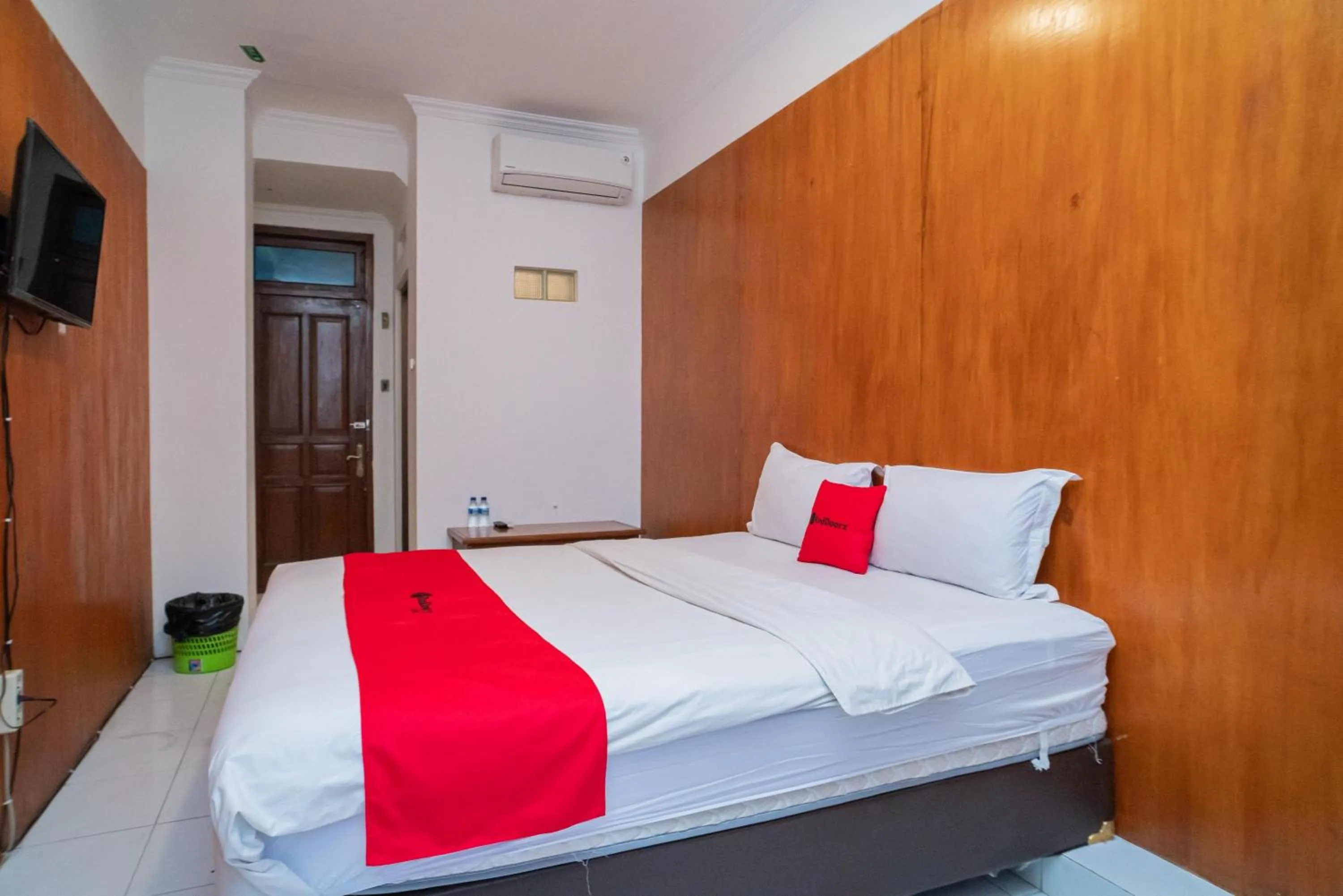 Bedroom, Bed in RedDoorz Plus at Hotel Surya Solo