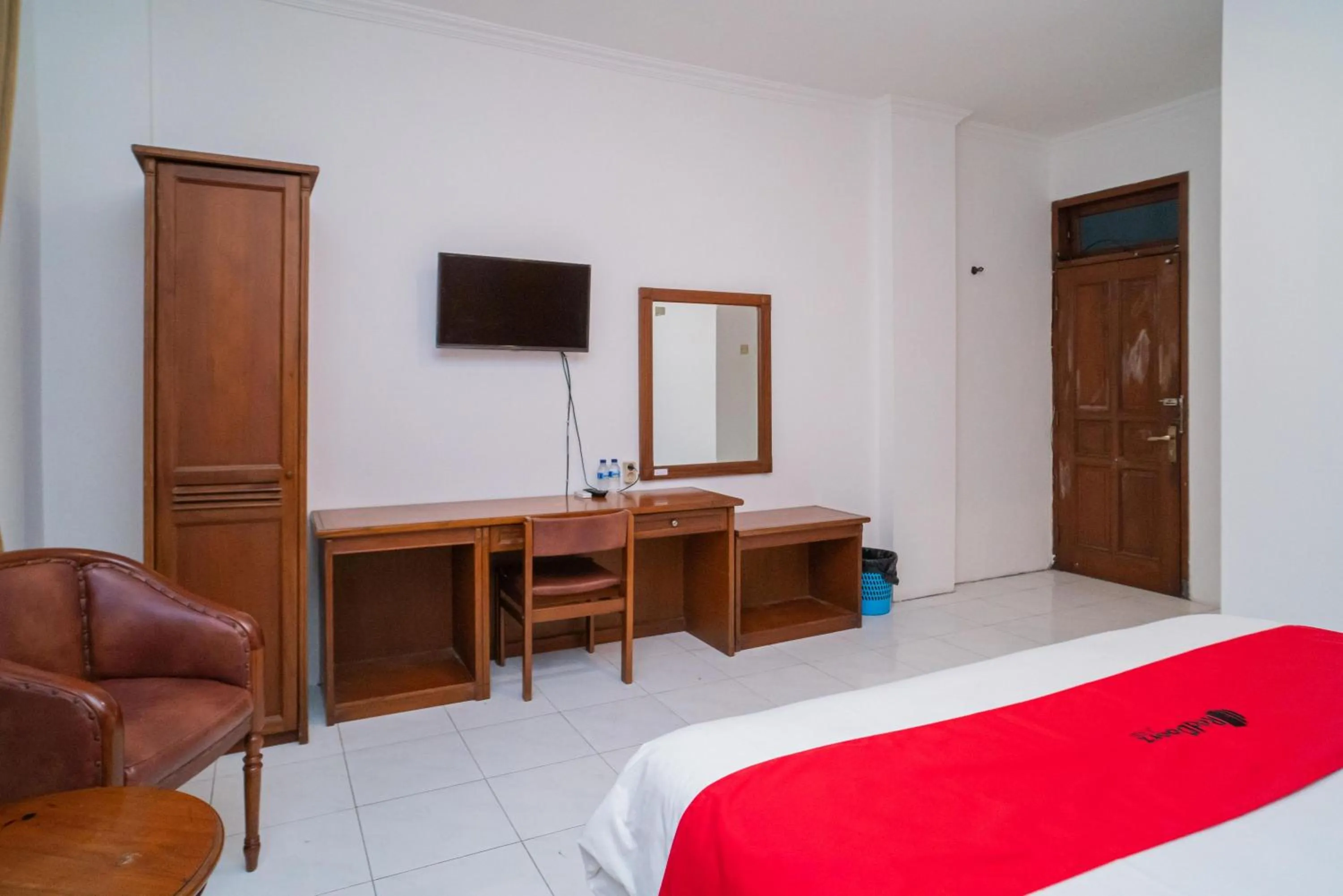 Bedroom, Bed in RedDoorz Plus at Hotel Surya Solo