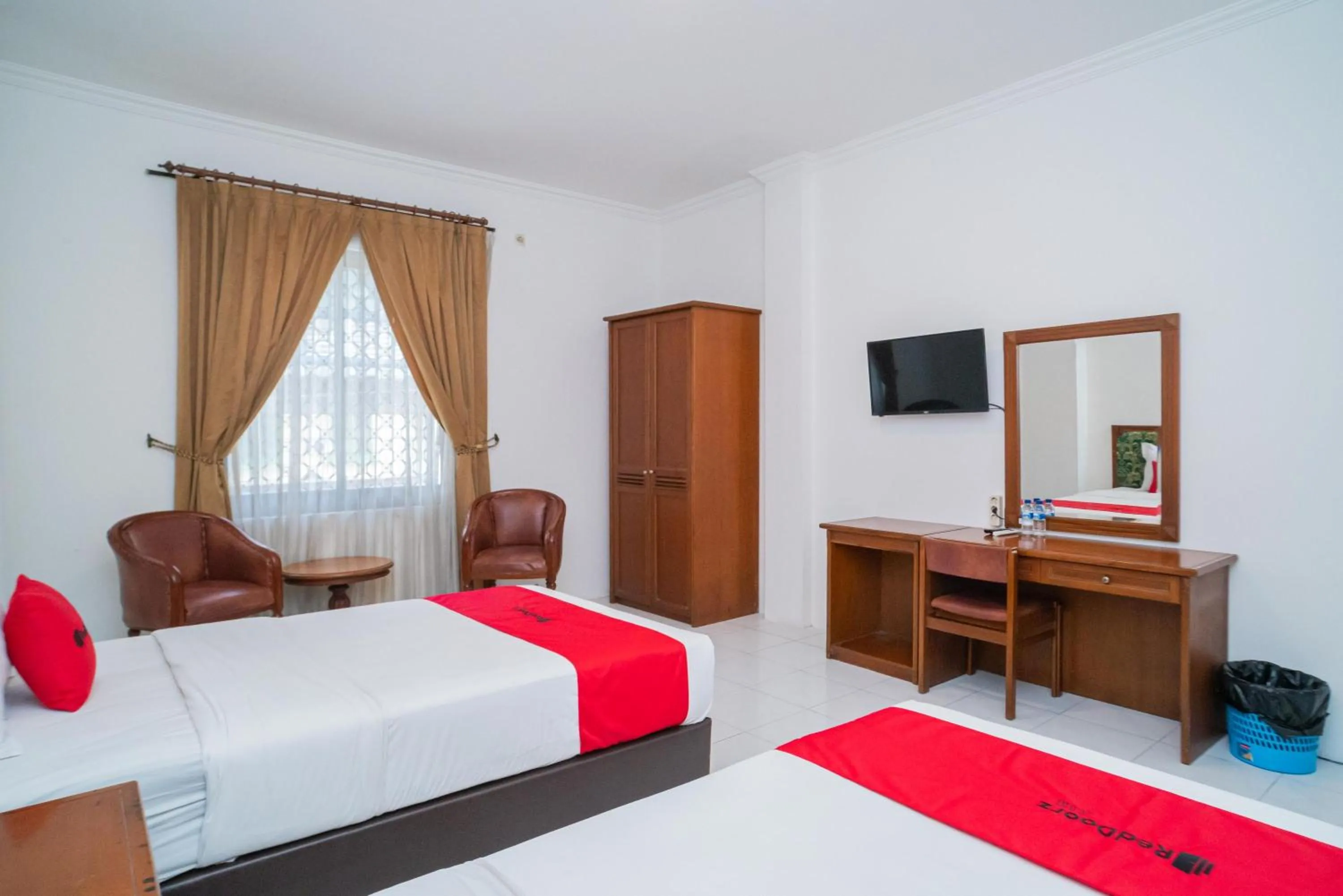 Bedroom, Bed in RedDoorz Plus at Hotel Surya Solo