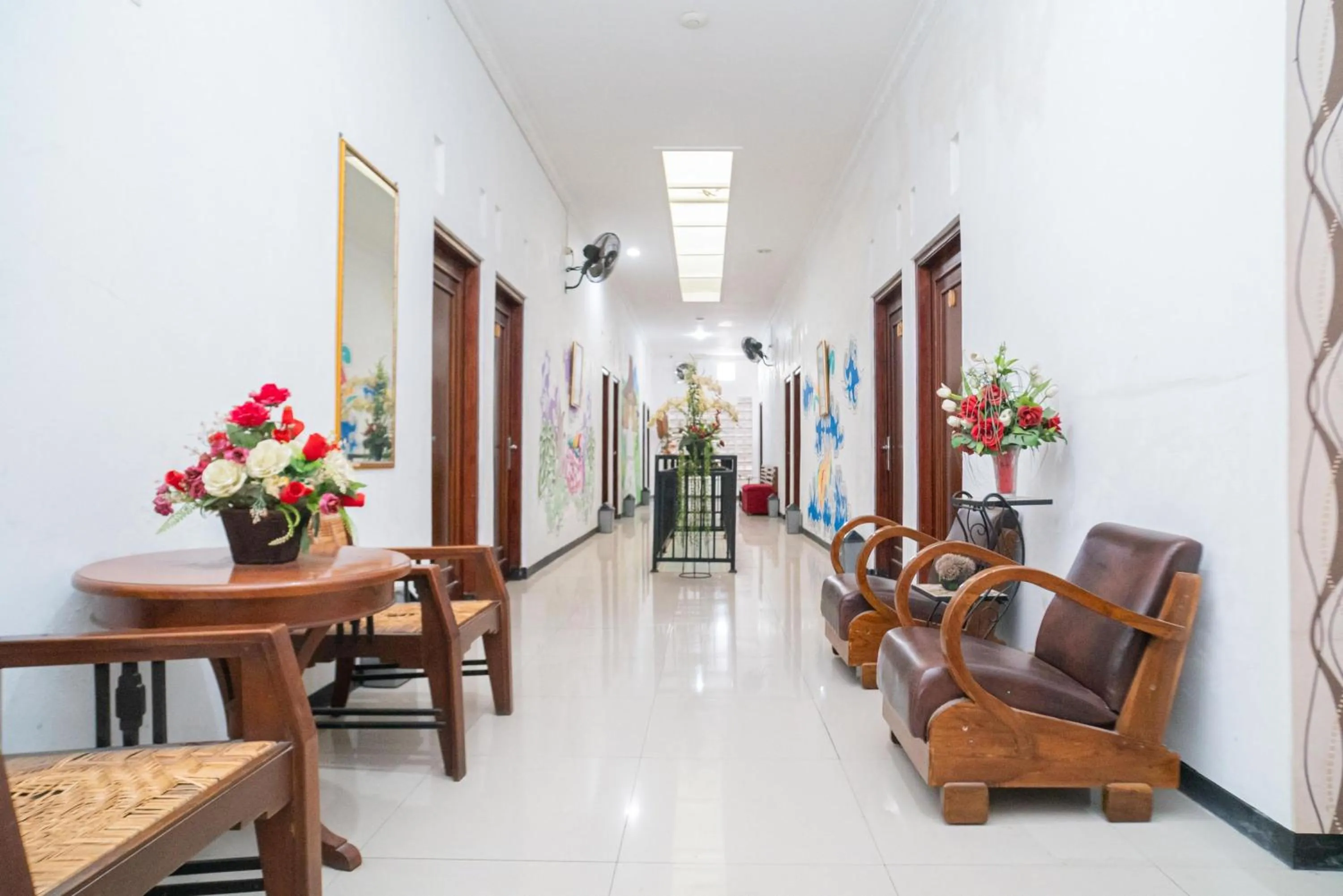 Seating area in RedDoorz near Matahari Singosaren Solo