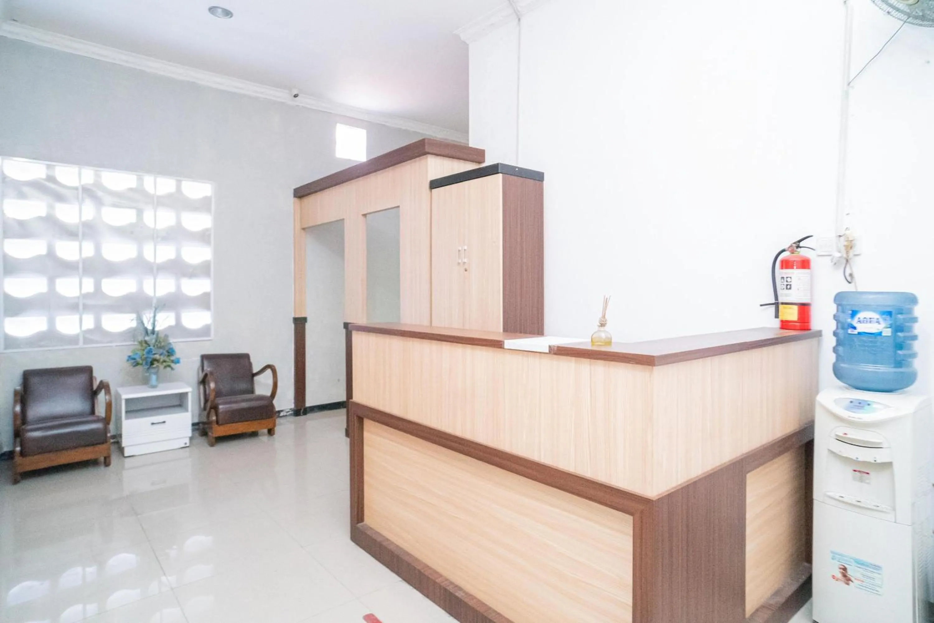 Lobby or reception in RedDoorz near Matahari Singosaren Solo