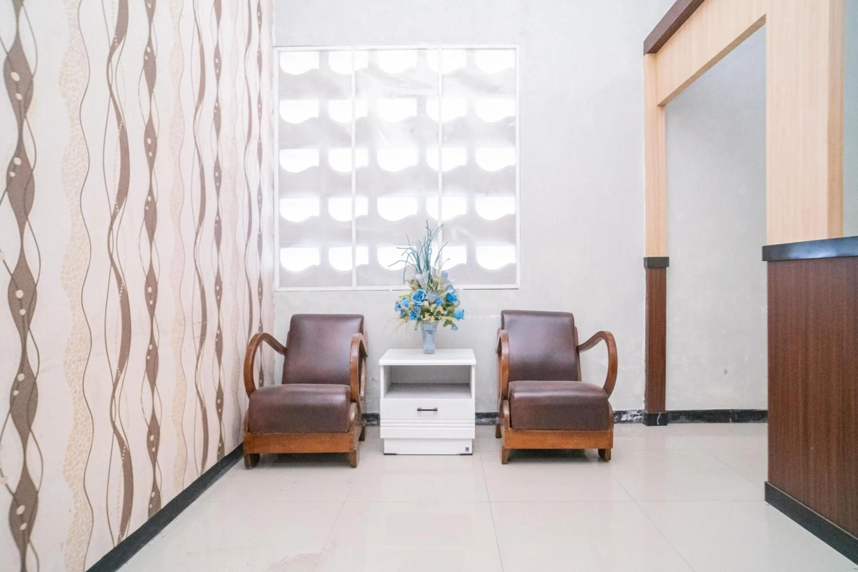 Seating area in RedDoorz near Matahari Singosaren Solo