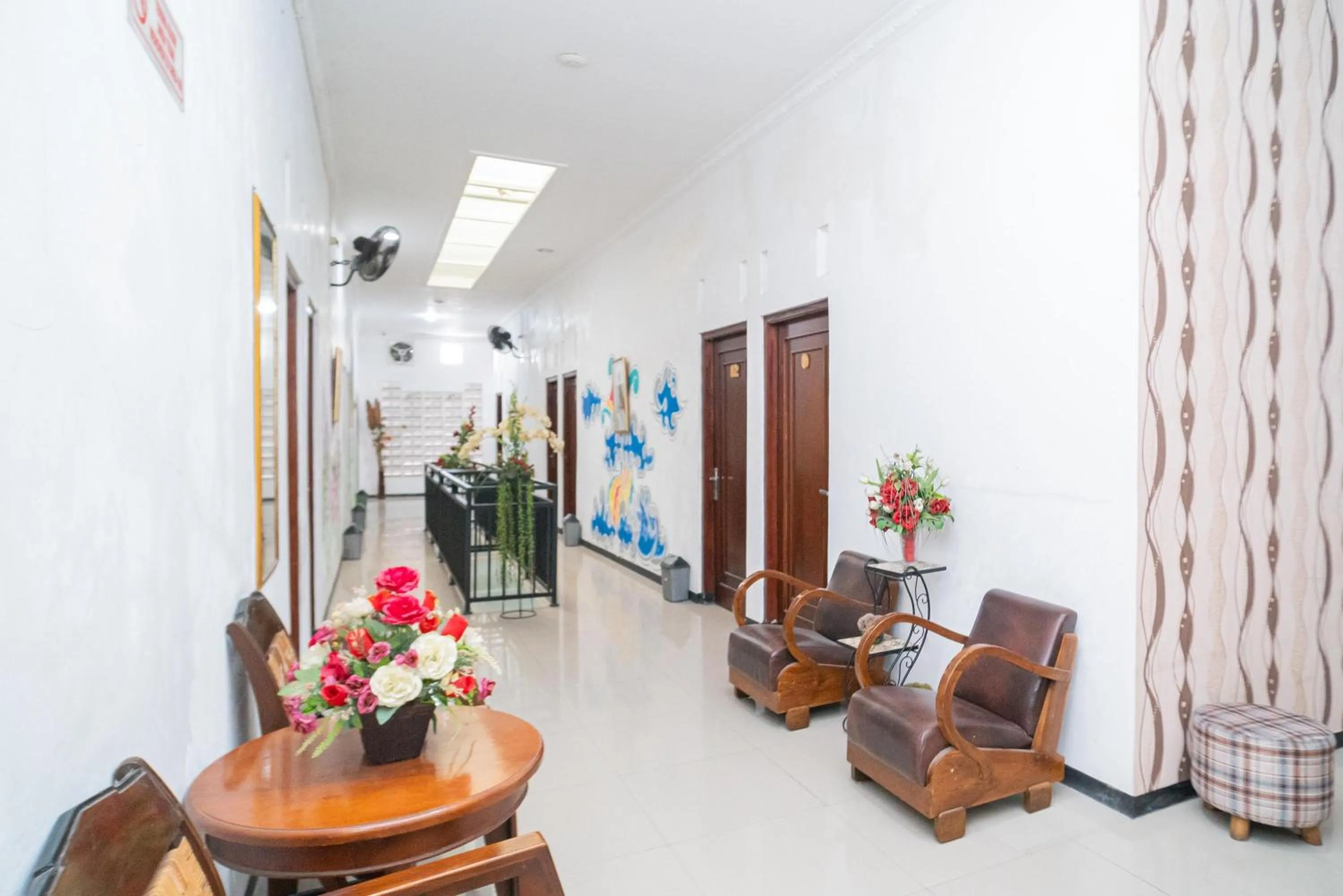 Living room in RedDoorz near Matahari Singosaren Solo