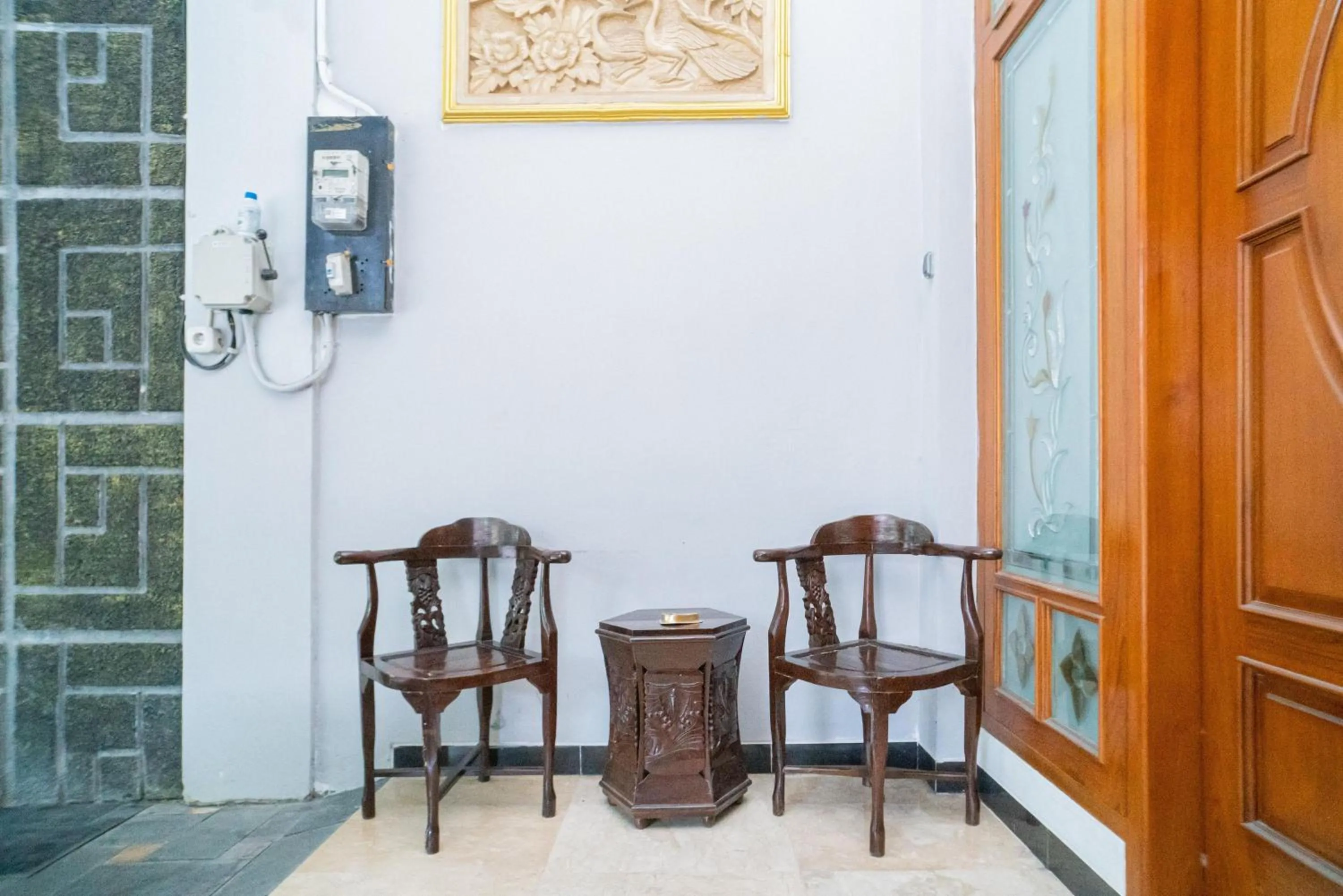Seating area in RedDoorz near Matahari Singosaren Solo