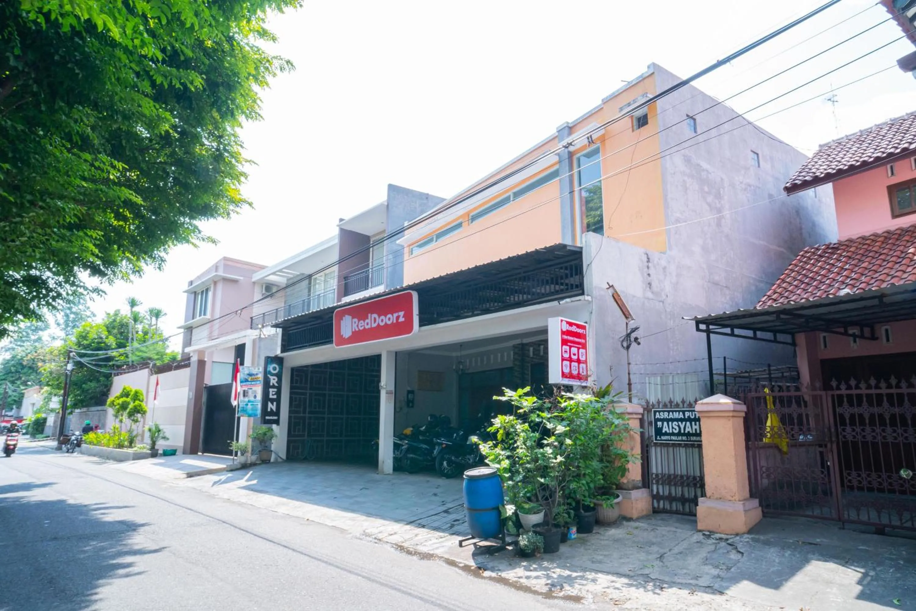 Property building in RedDoorz near Matahari Singosaren Solo