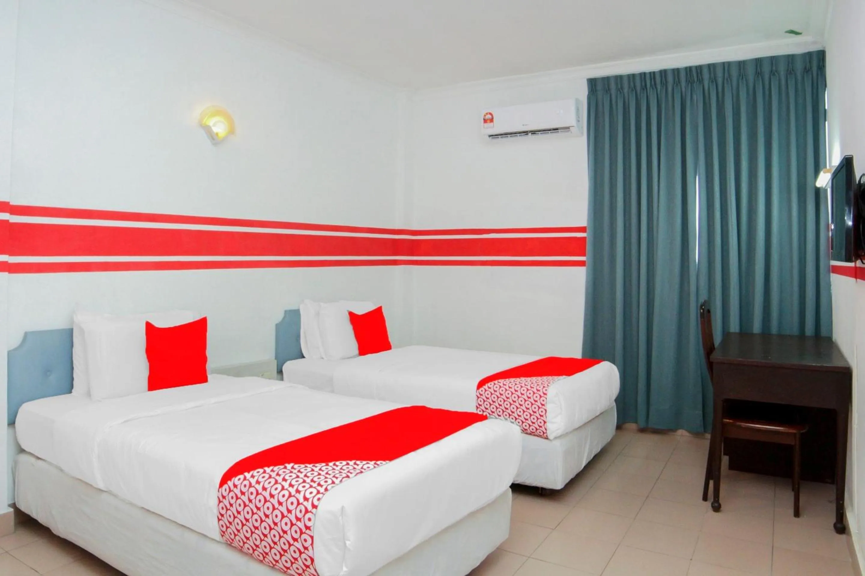 Bedroom, Bed in OYO 1173 Mandyrin Hotel