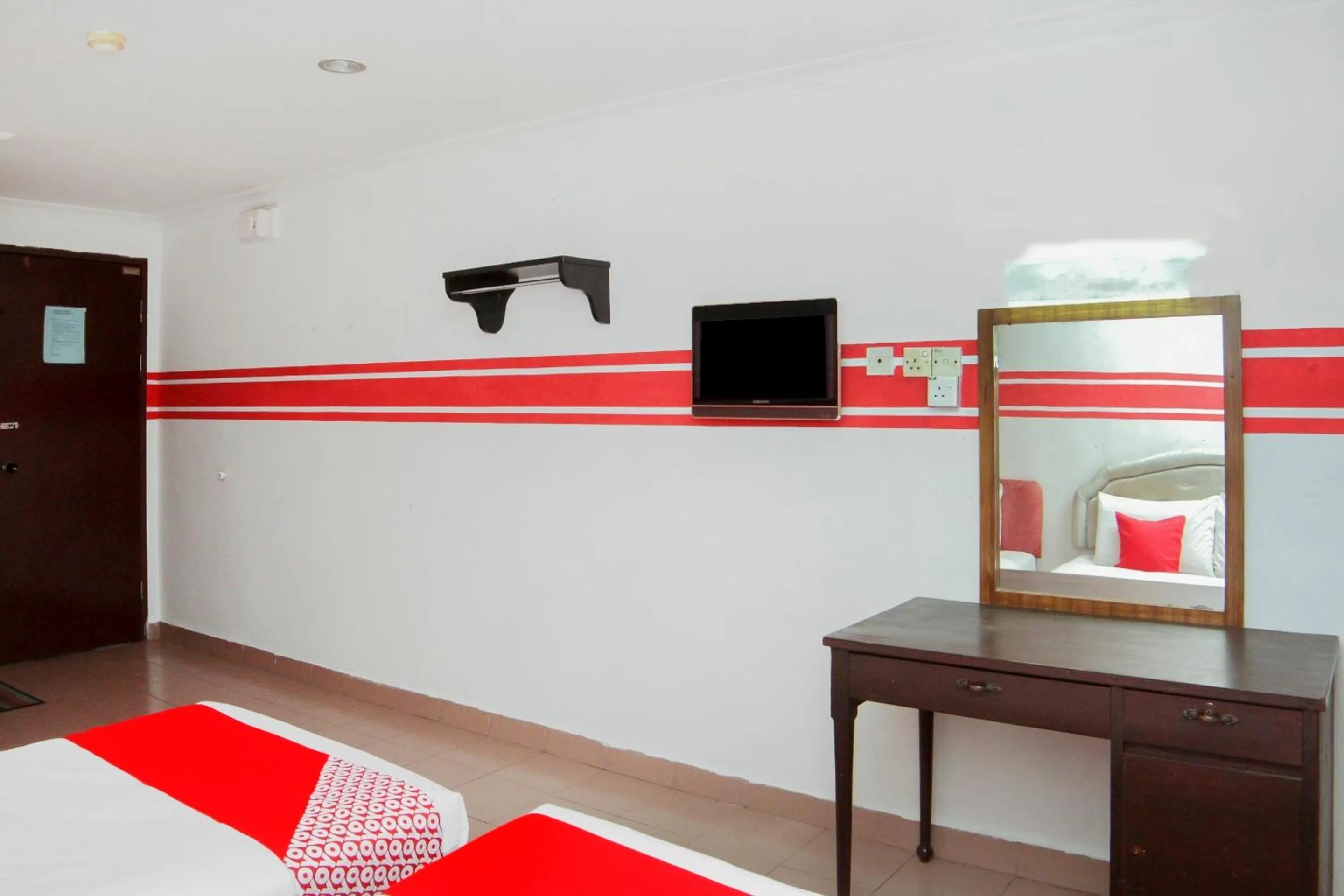 Bedroom, Bed in OYO 1173 Mandyrin Hotel