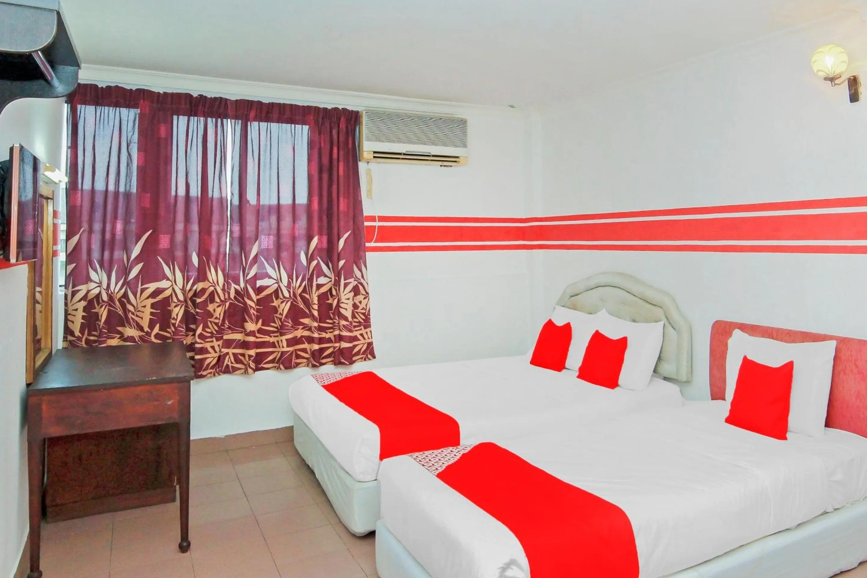 Bedroom, Bed in OYO 1173 Mandyrin Hotel