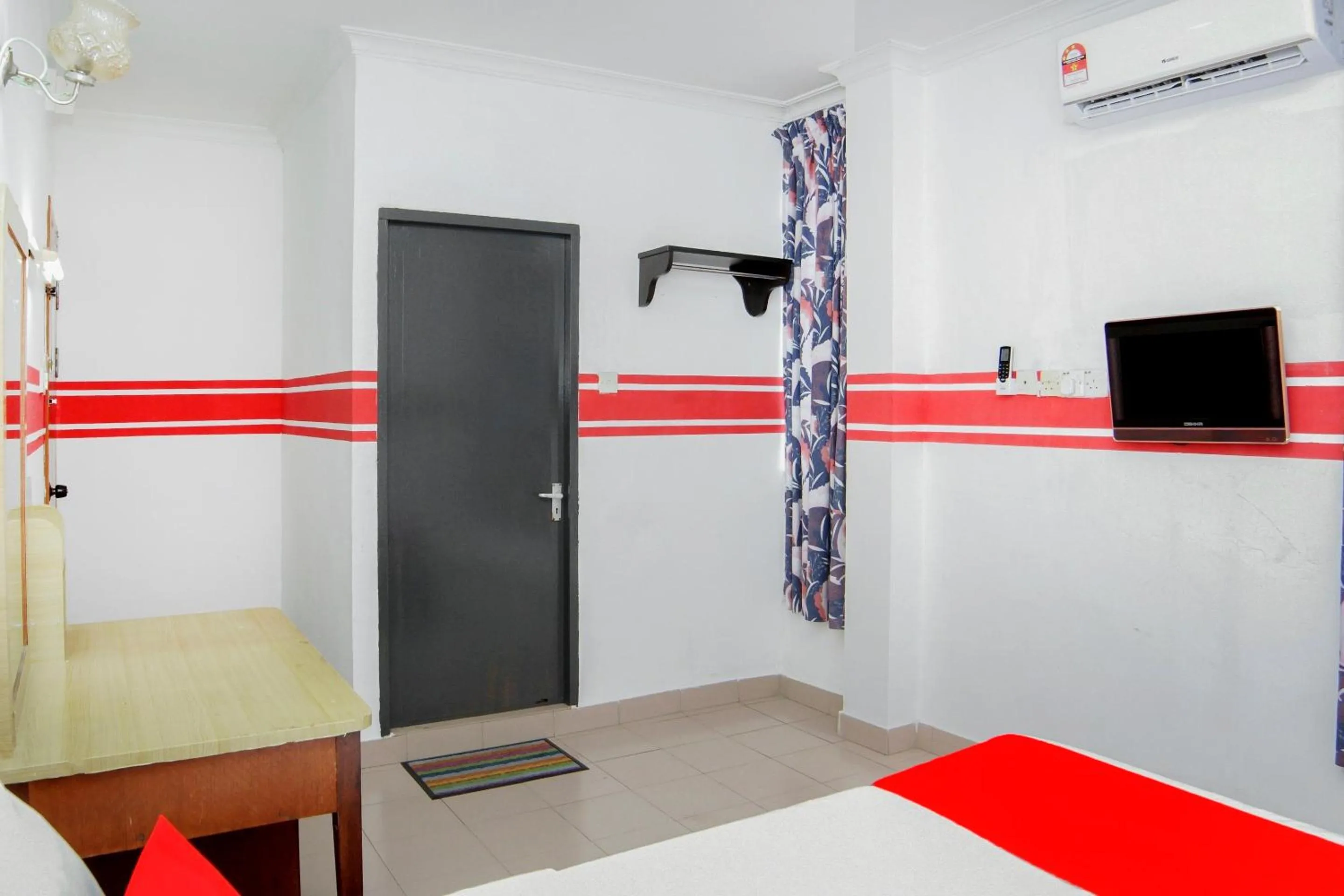 Bedroom, Bed in OYO 1173 Mandyrin Hotel