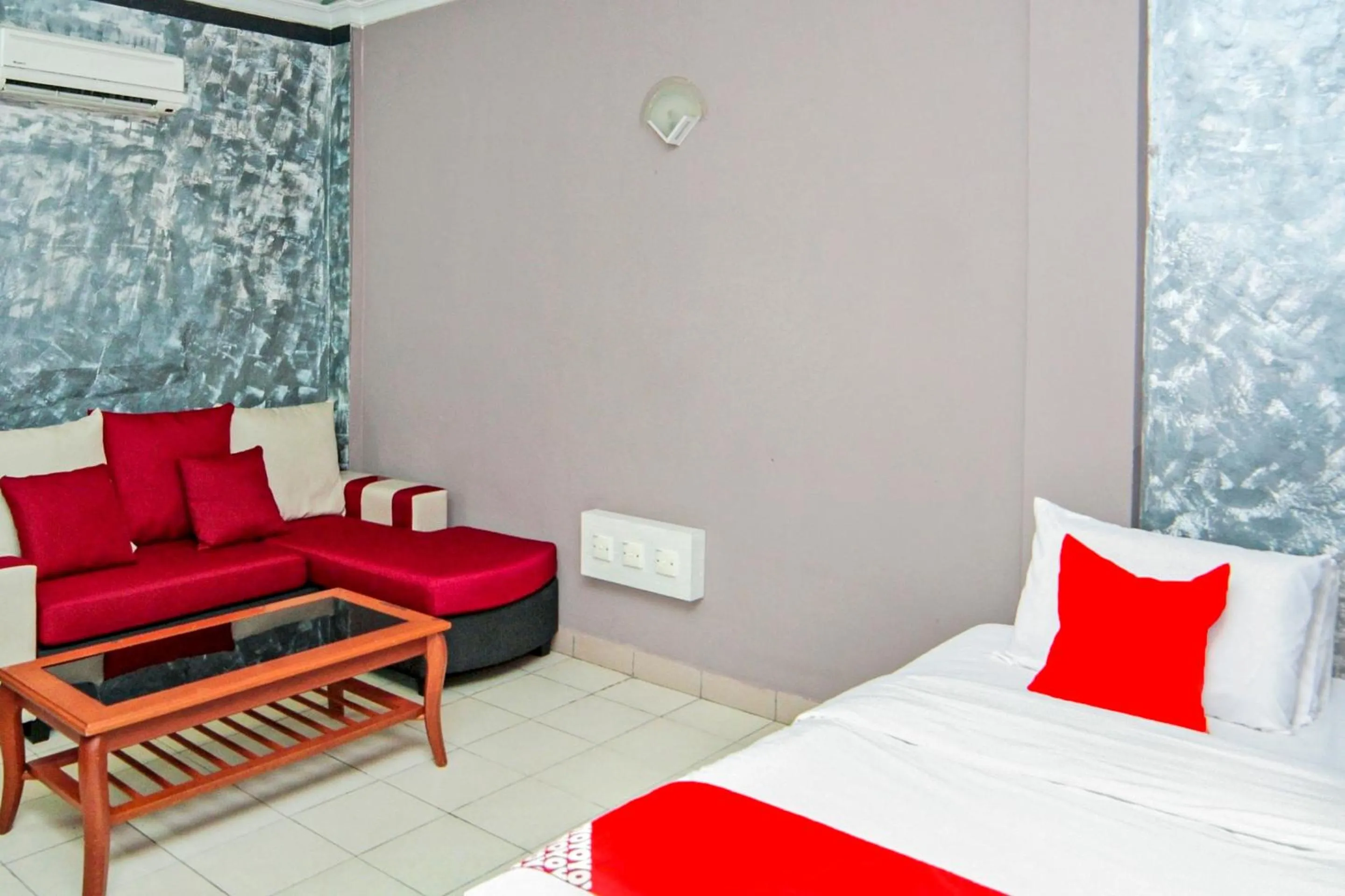 Bedroom, Bed in OYO 1173 Mandyrin Hotel