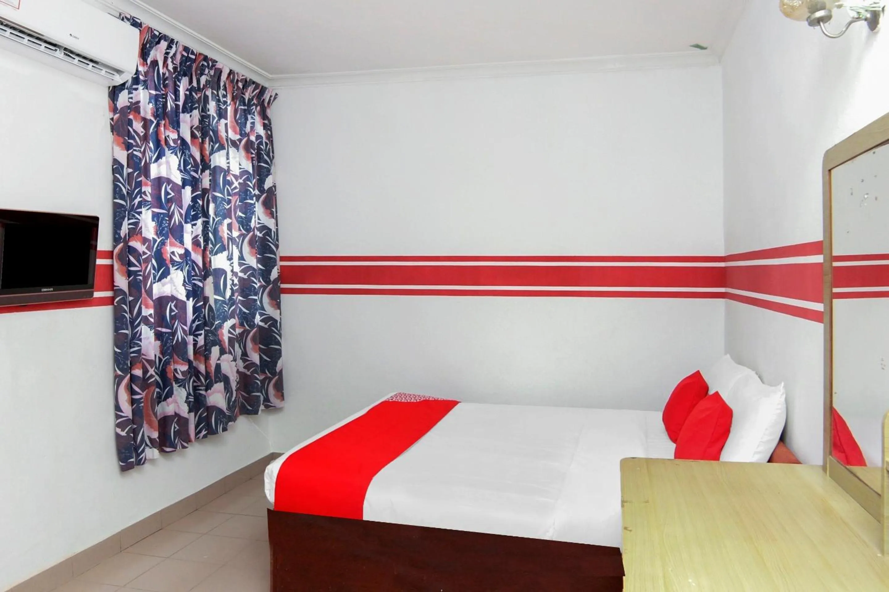 Bedroom, Bed in OYO 1173 Mandyrin Hotel