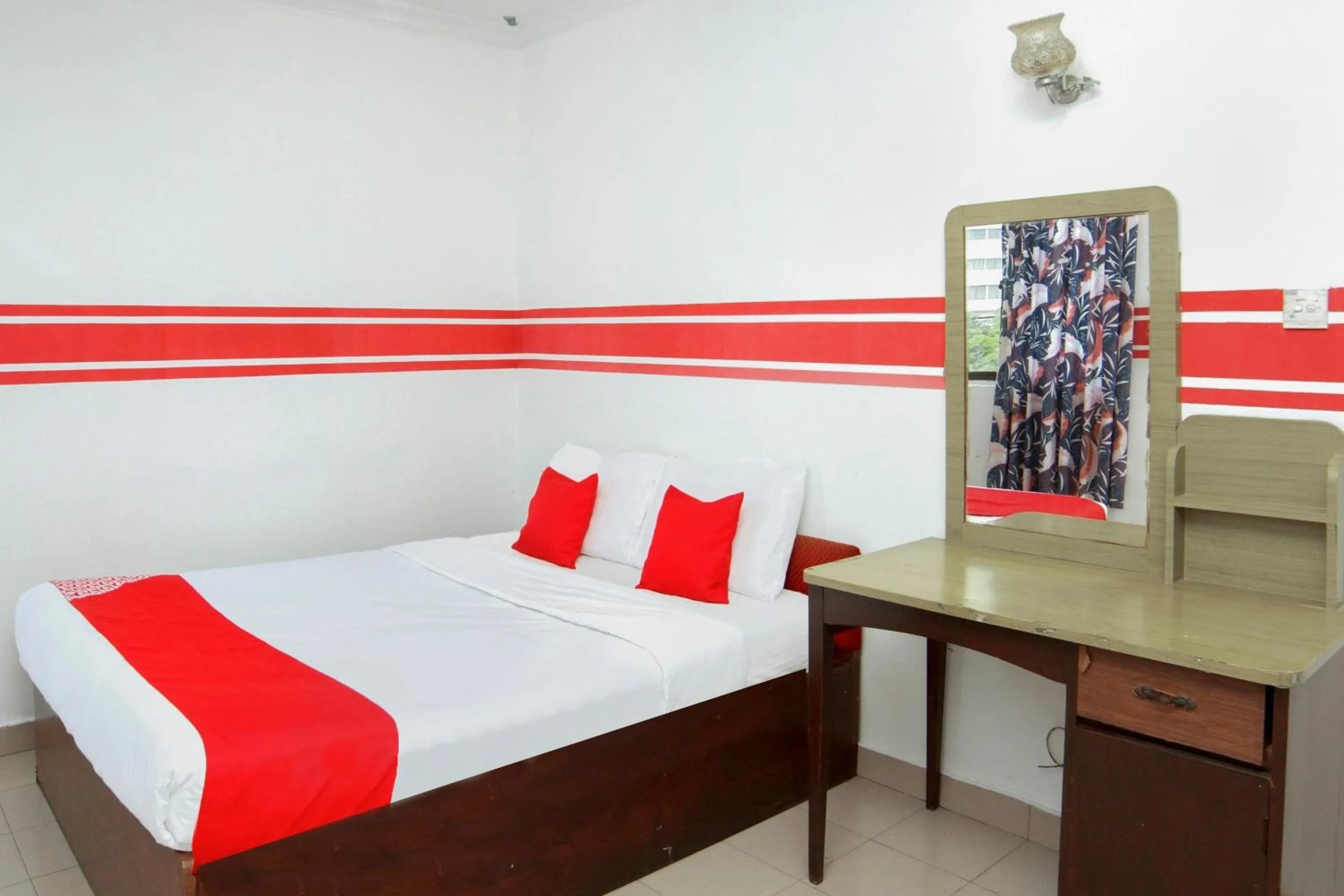 Bedroom, Bed in OYO 1173 Mandyrin Hotel