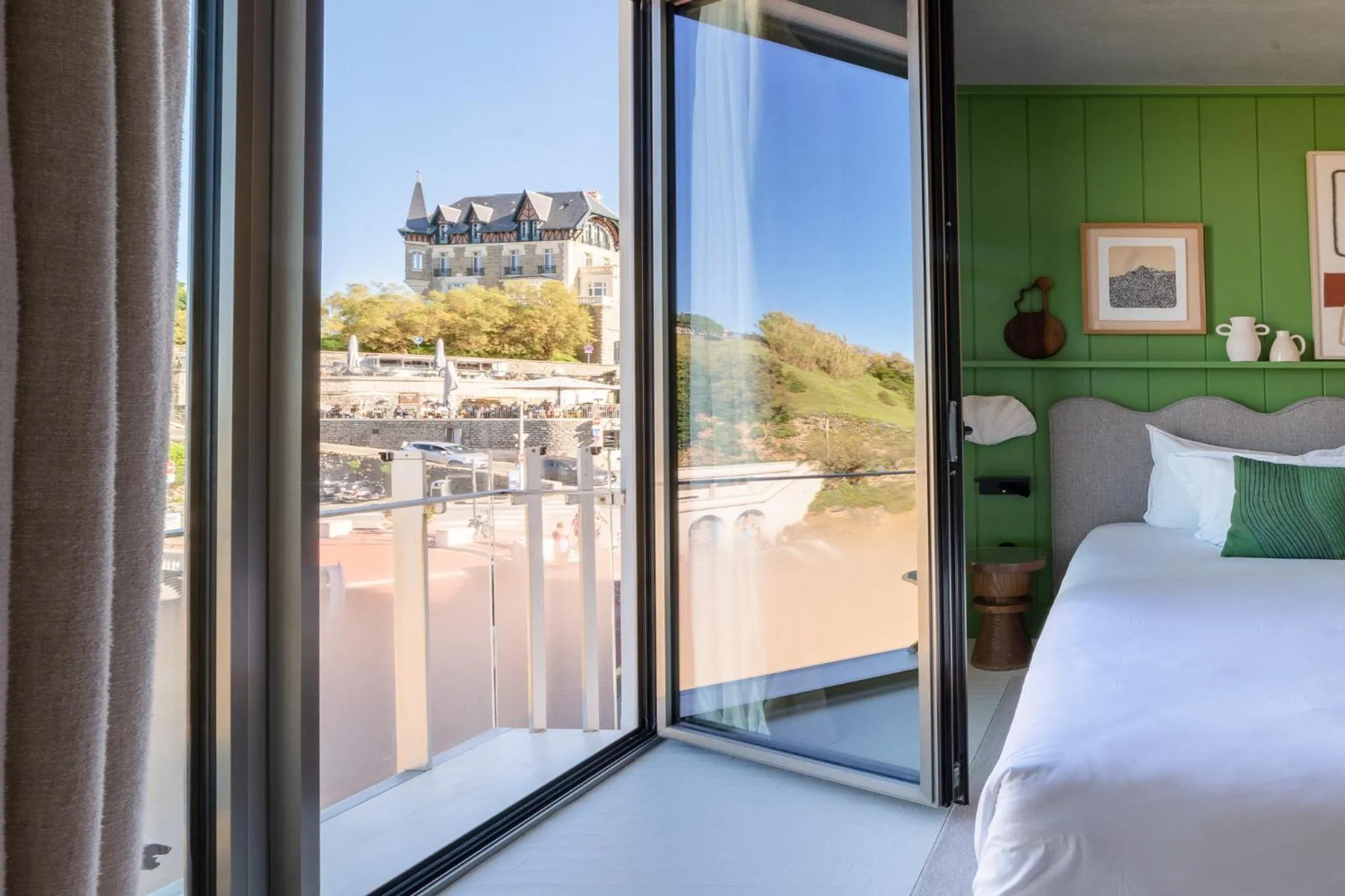 View (from property/room), Bed in Hôtel de La Plage