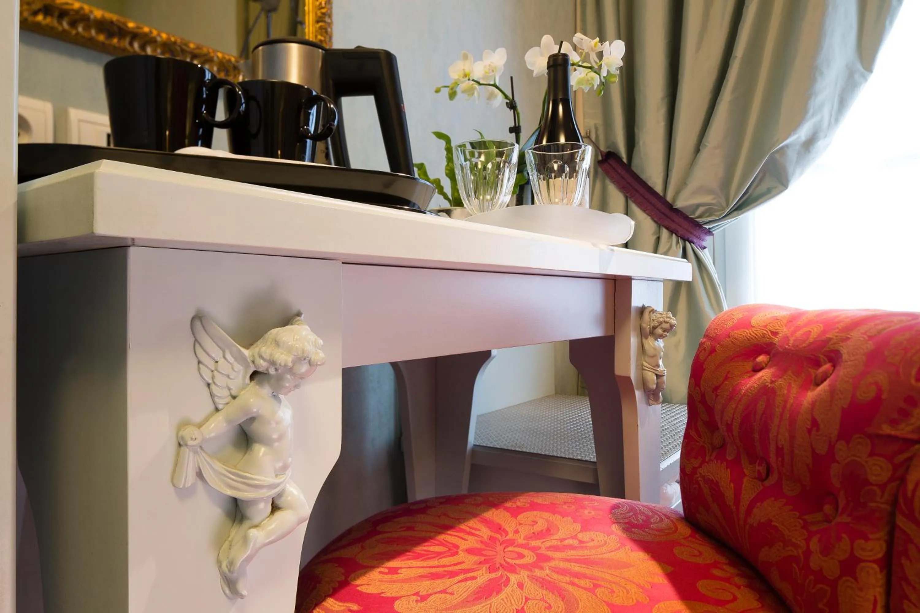 Decorative detail in Hotel Louvre Bons Enfants