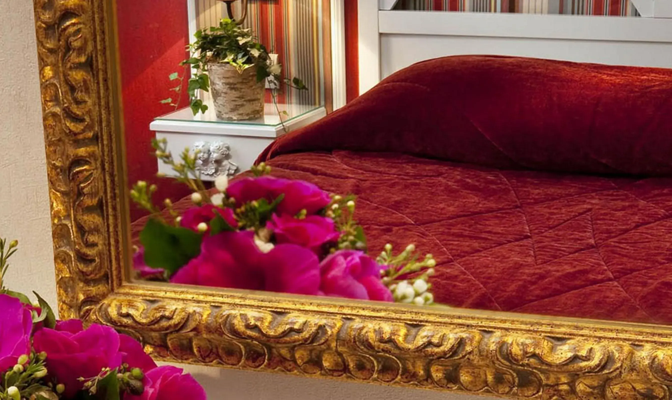 Bed in Hotel Louvre Bons Enfants Bed in Hotel Louvre Bons Enfants