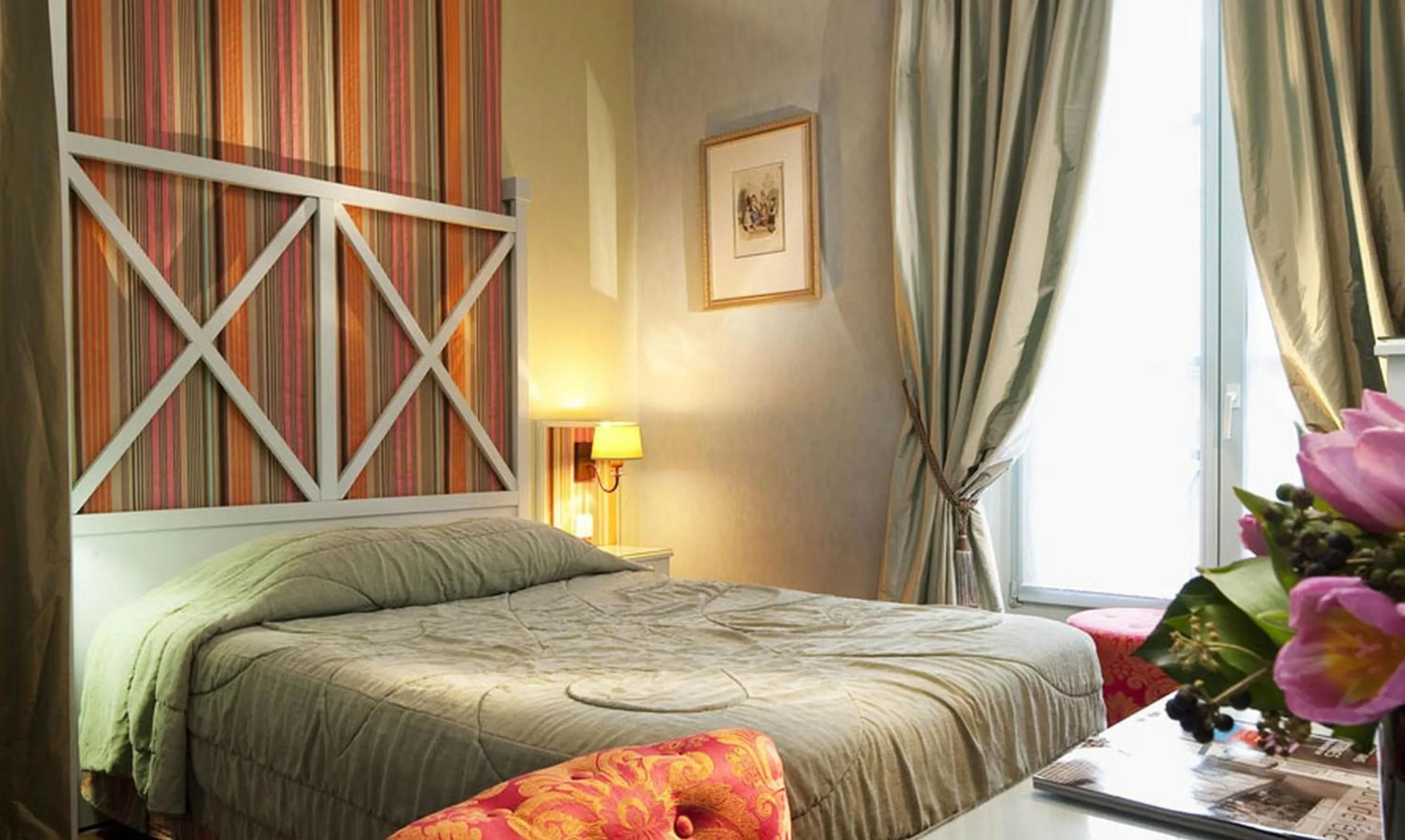 Bed in Hotel Louvre Bons Enfants