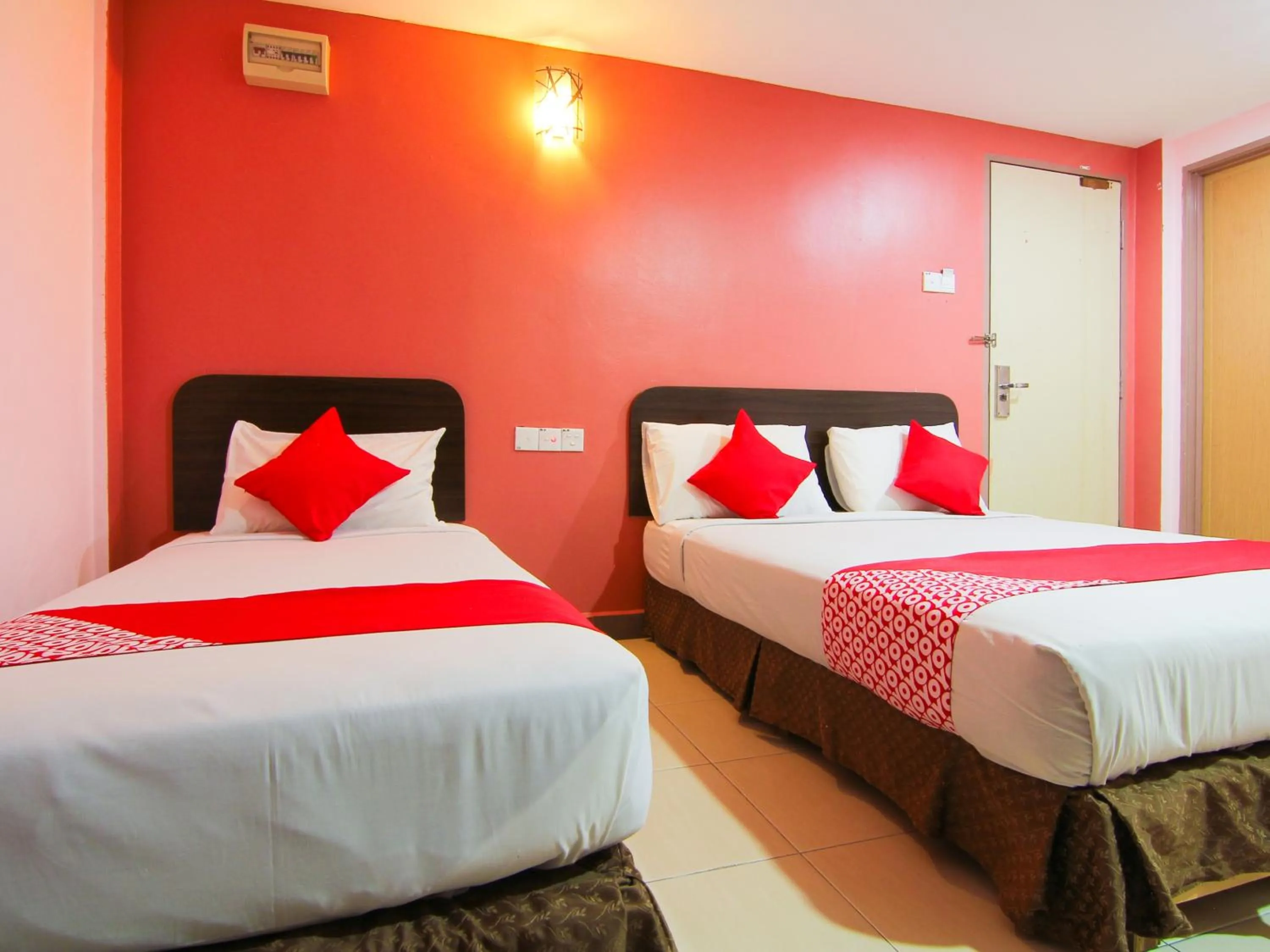 Deluxe Triple Room in OYO 11343 Hotel Putra Iskandar