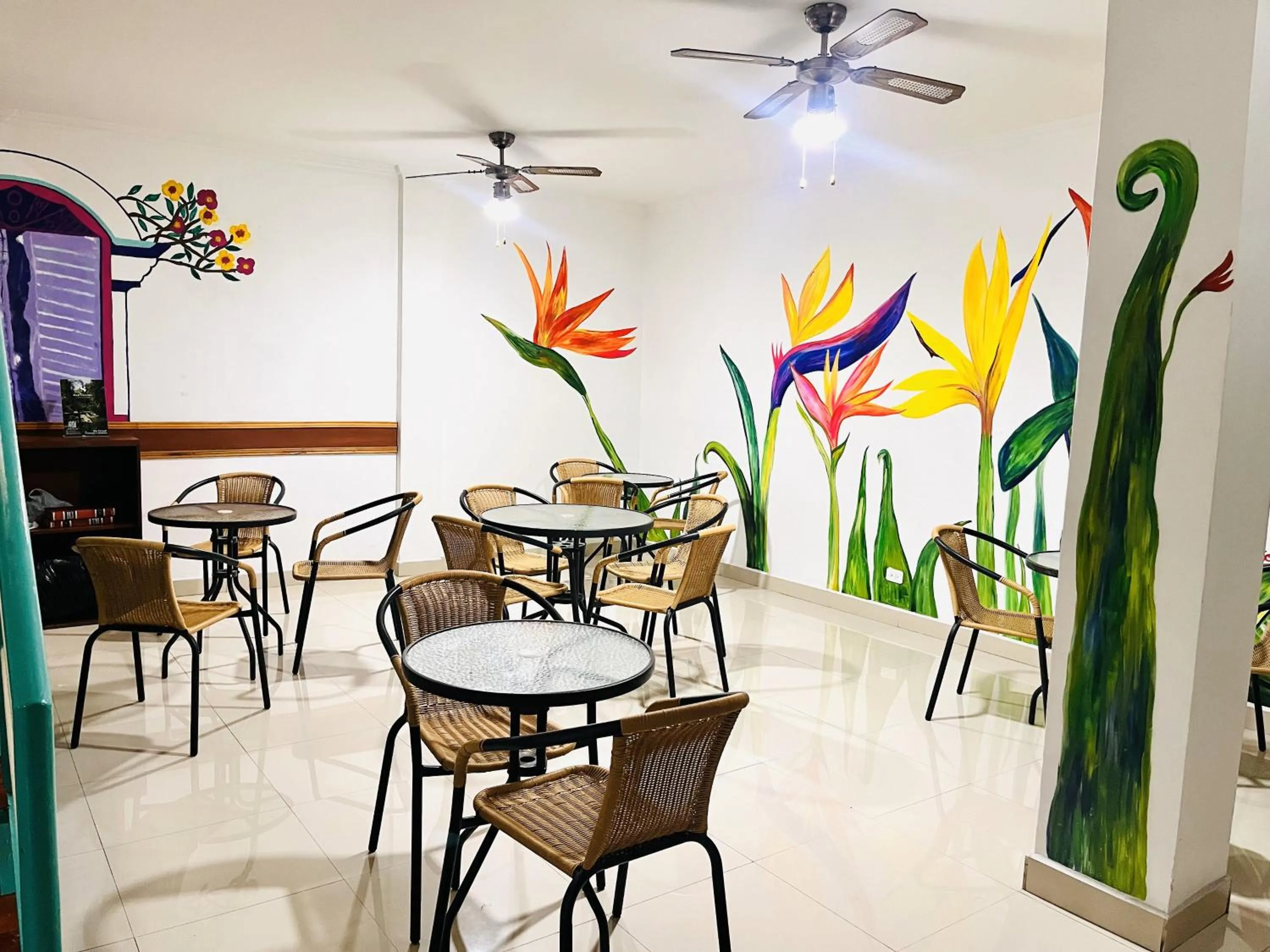 Restaurant/places to eat in Hotel Zandu