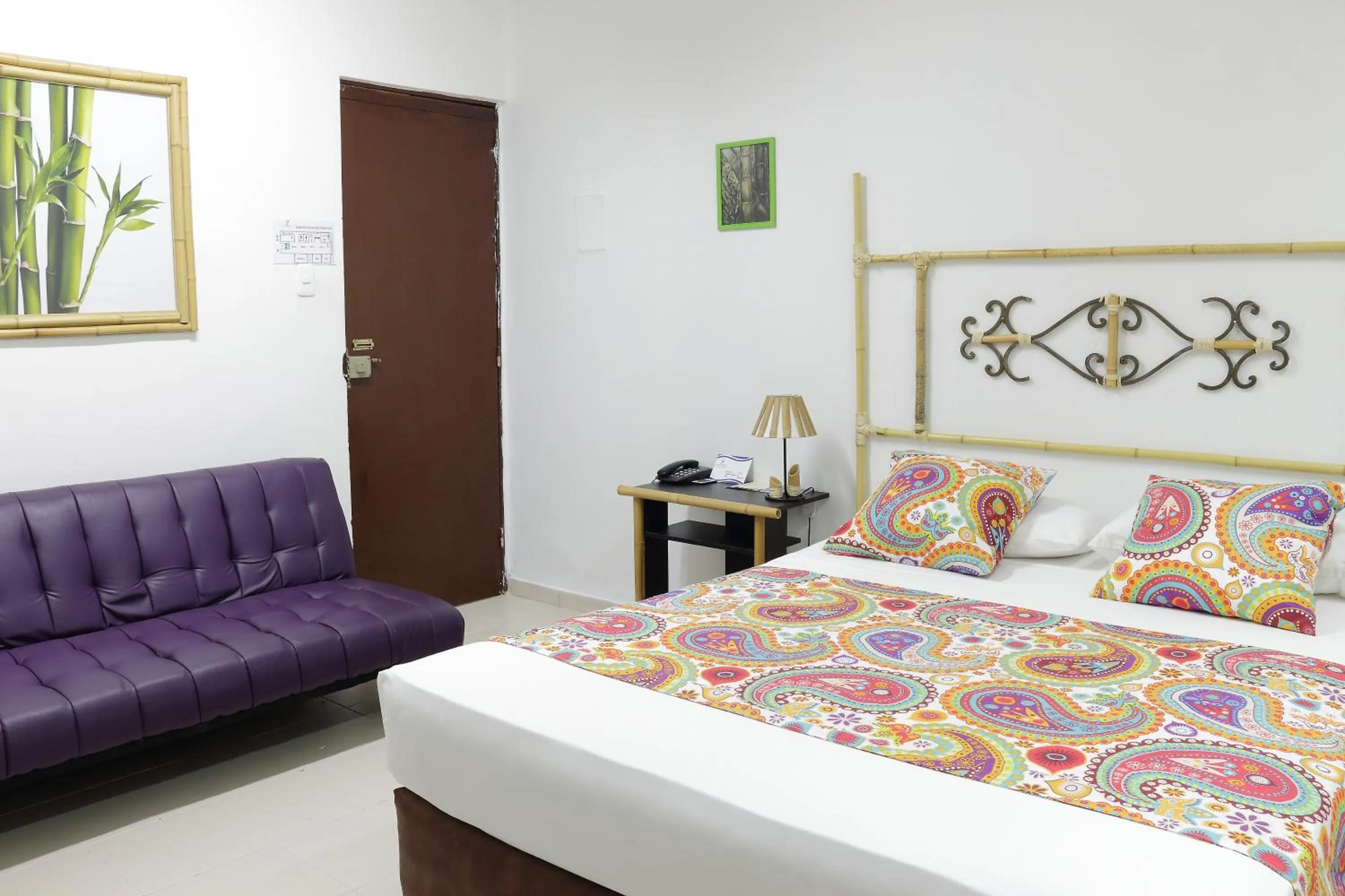 Photo of the whole room, Bed in Hotel Zandu