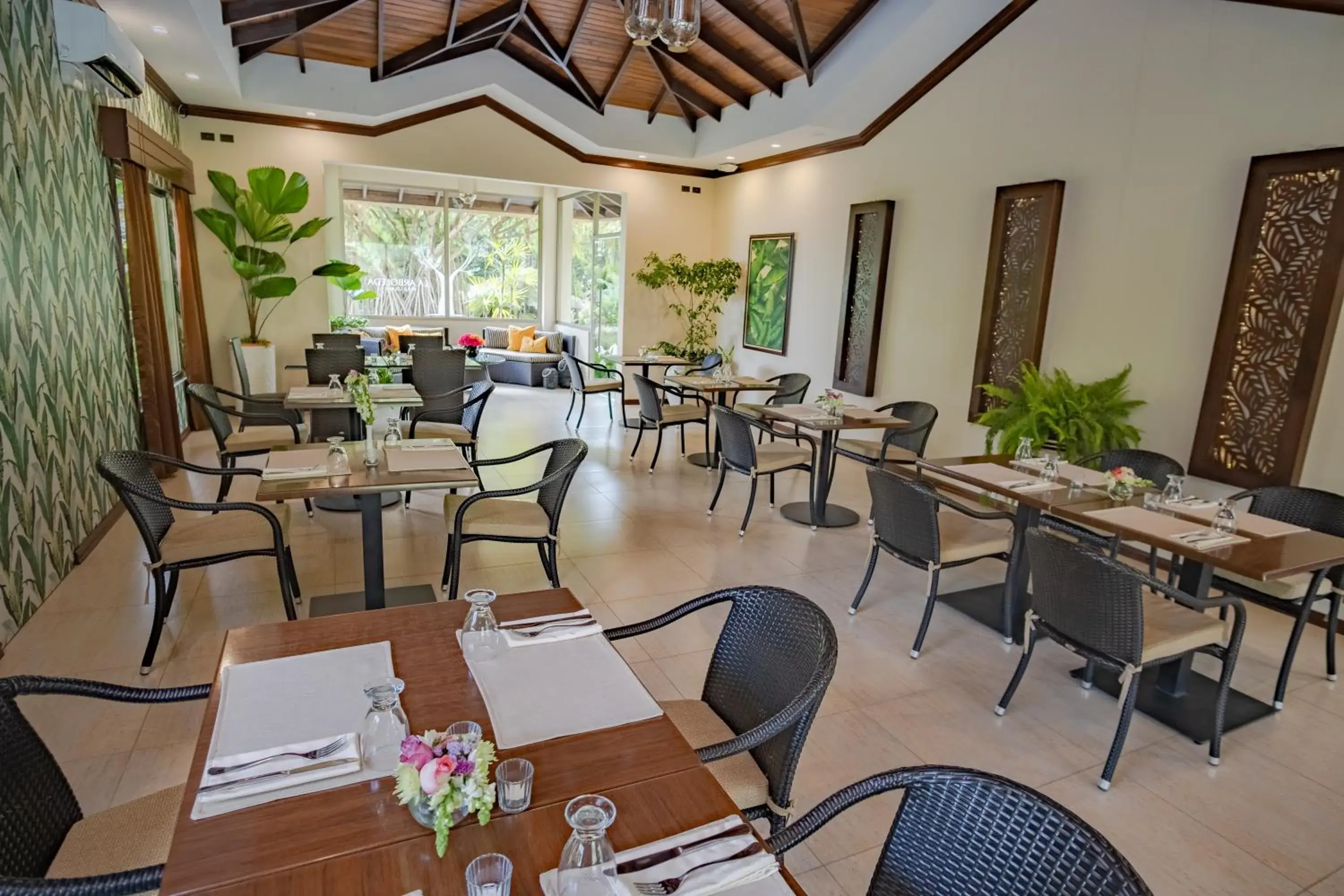 Lounge or bar in Hotel Lomas del Volcan Lounge or bar in Hotel Lomas del Volcan