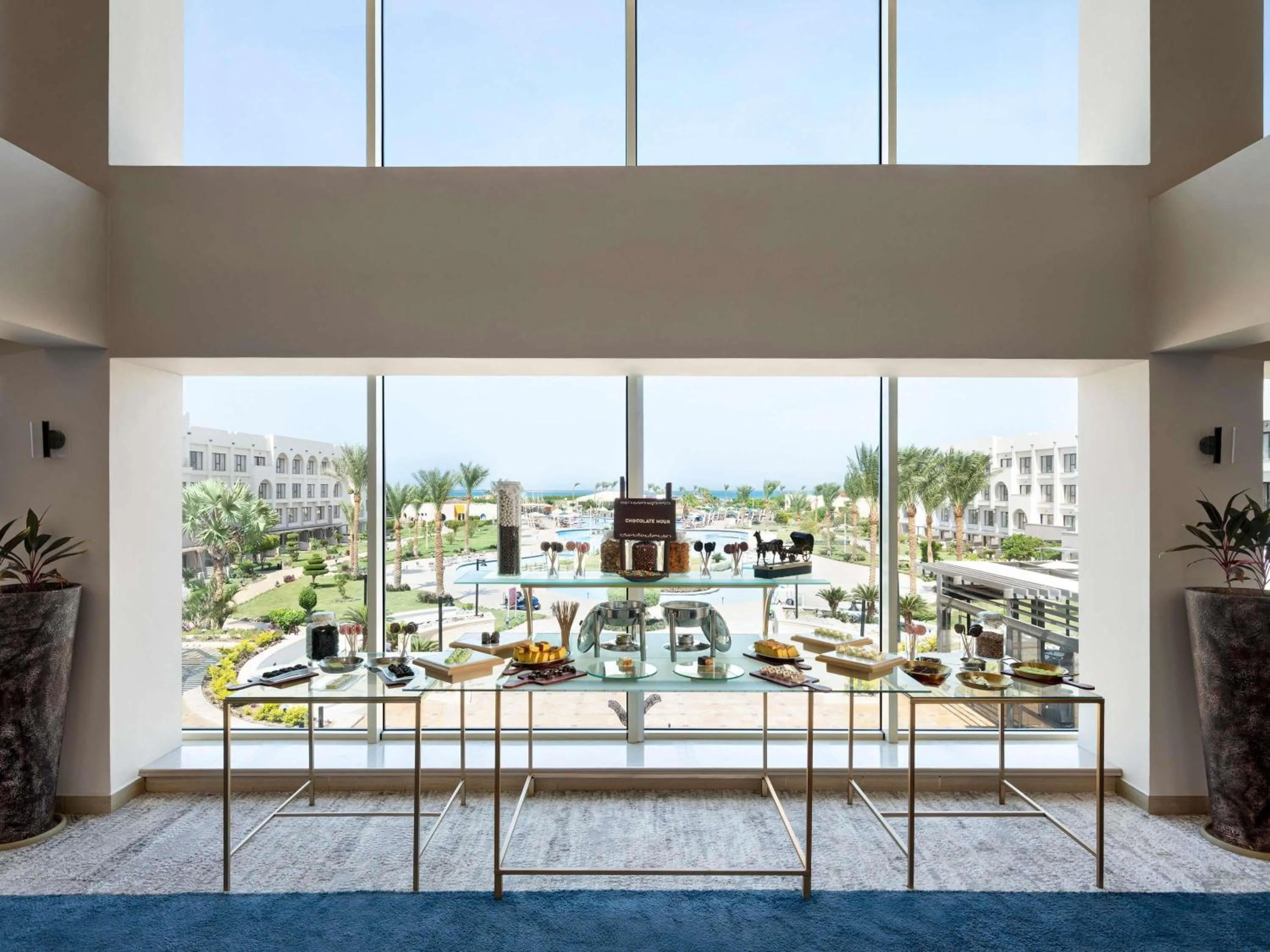 Lounge or bar in Movenpick Waterpark Resort & Spa Soma Bay