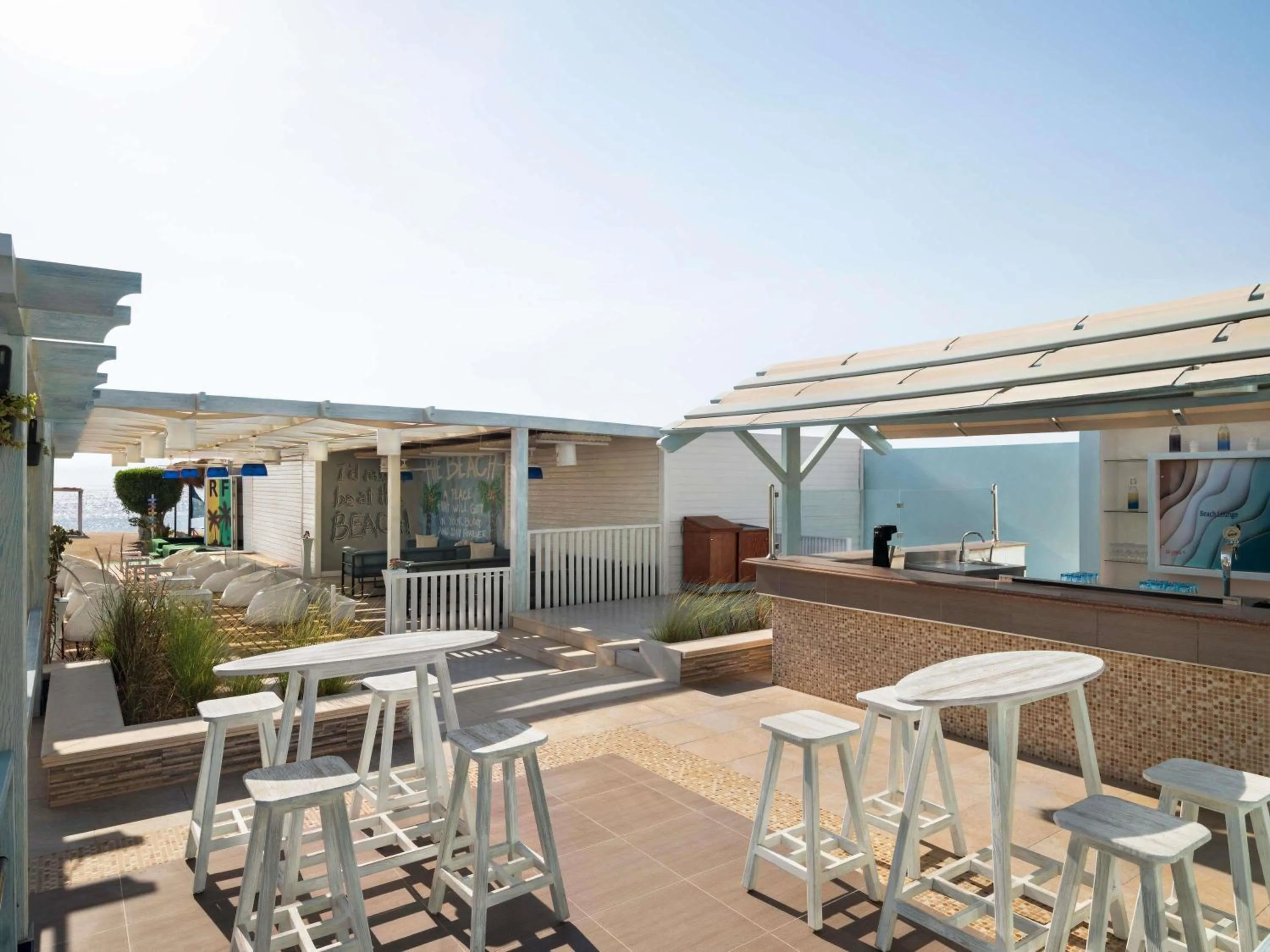 Lounge or bar in Movenpick Waterpark Resort & Spa Soma Bay