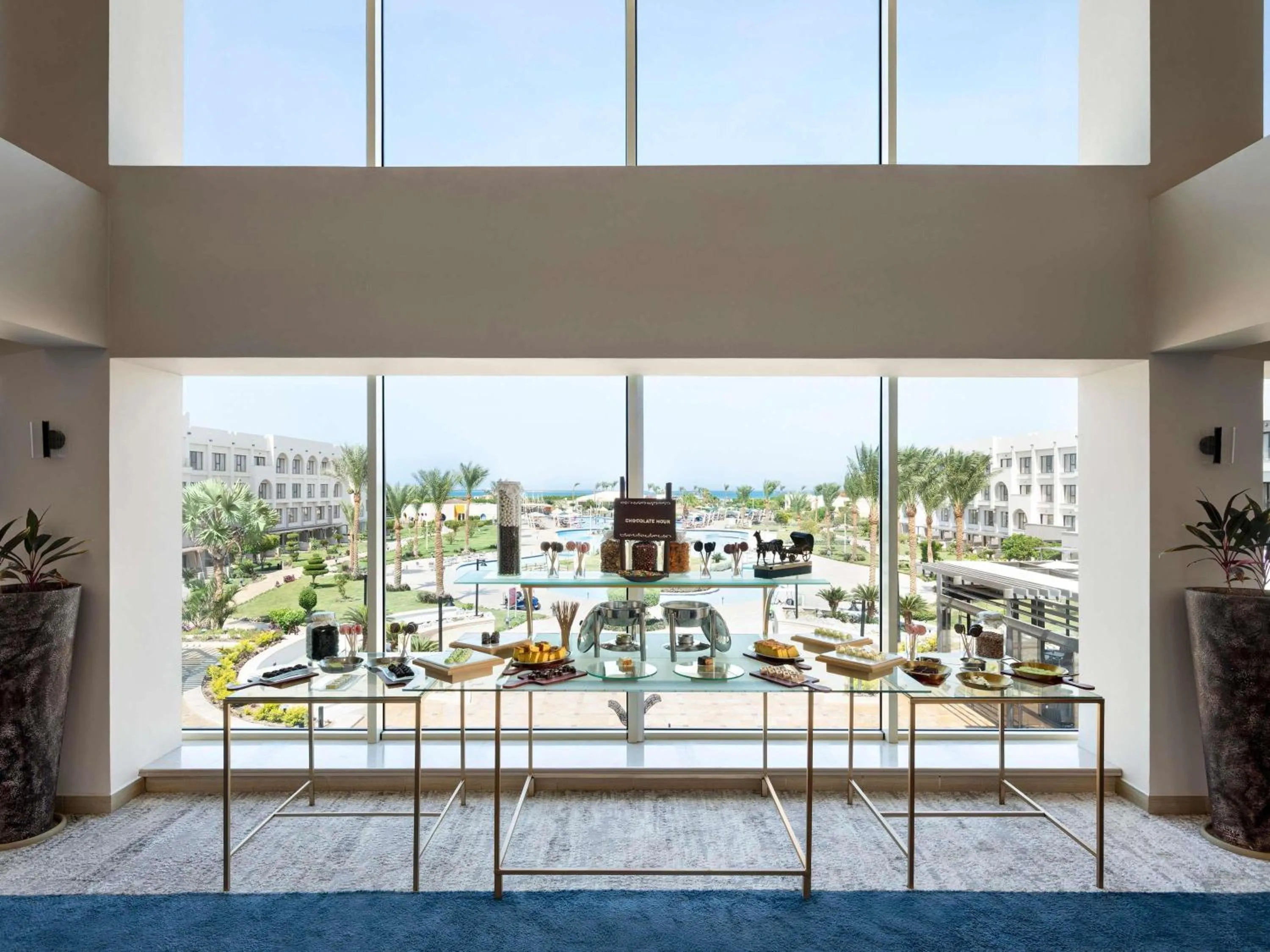 Lounge or bar in Movenpick Waterpark Resort & Spa Soma Bay