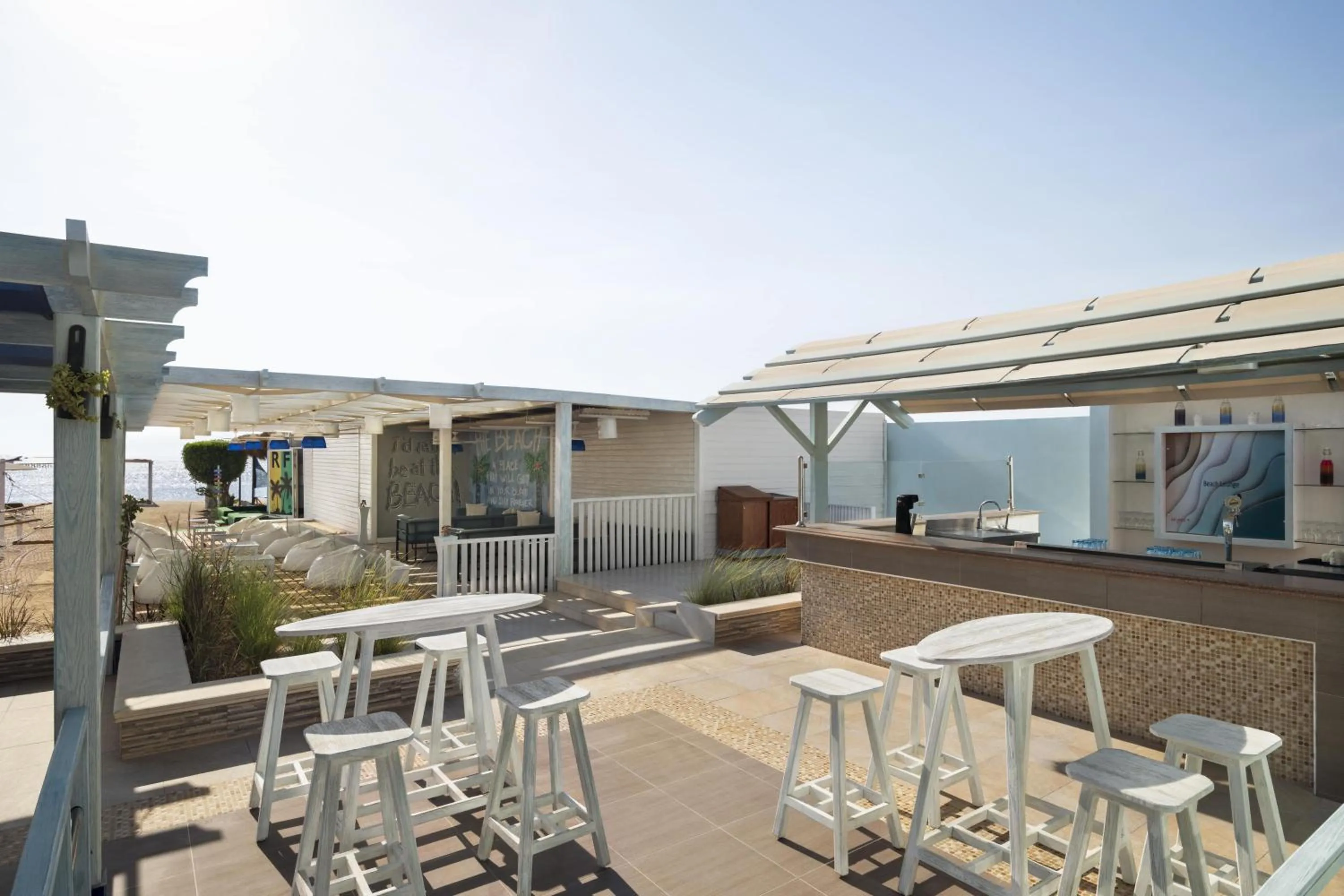 Lounge or bar in Movenpick Waterpark Resort & Spa Soma Bay