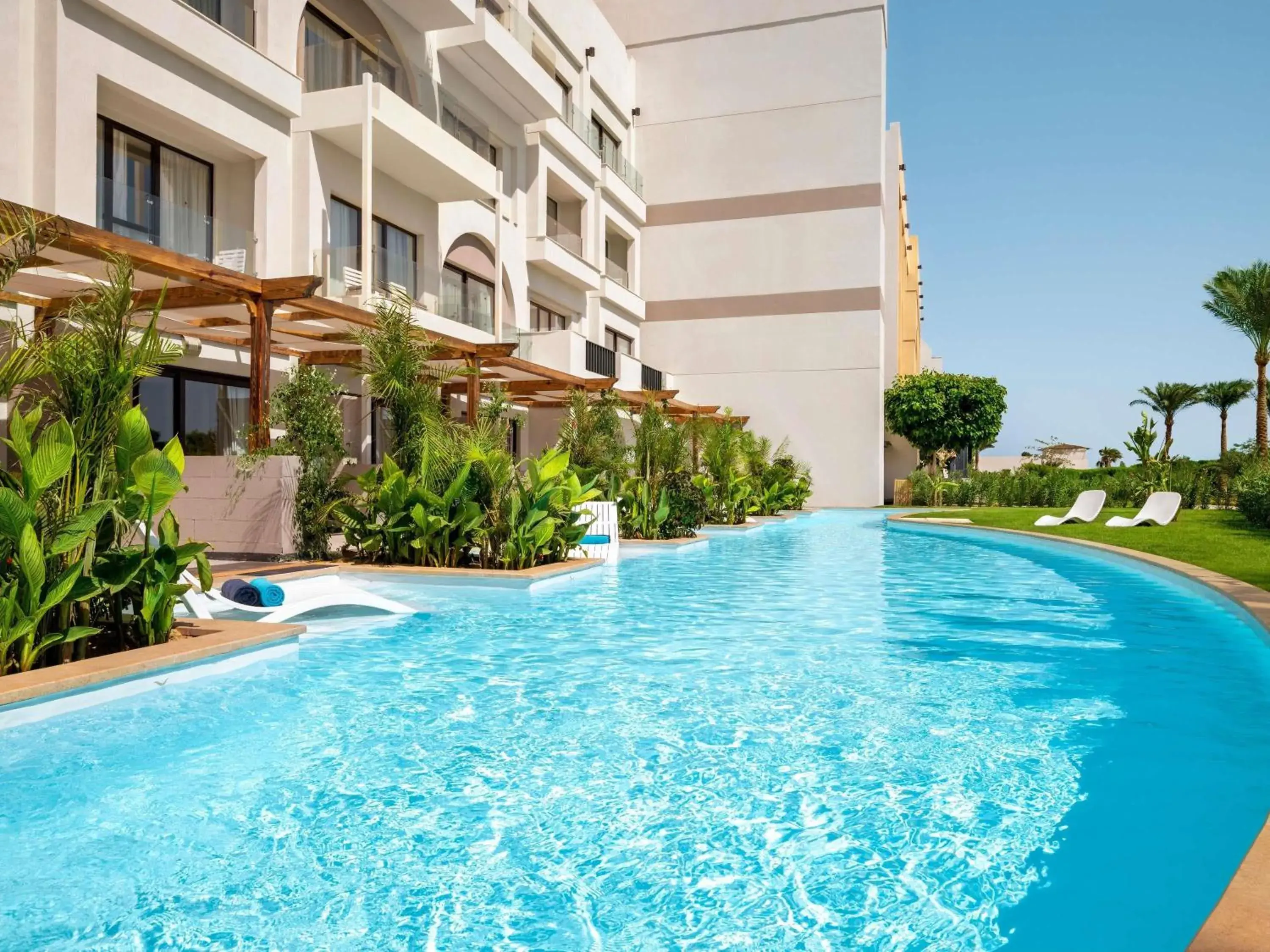 Swim Up Room Twin Bed in Movenpick Waterpark Resort & Spa Soma Bay Swim Up Room Twin Bed in Movenpick Waterpark Resort & Spa Soma Bay
