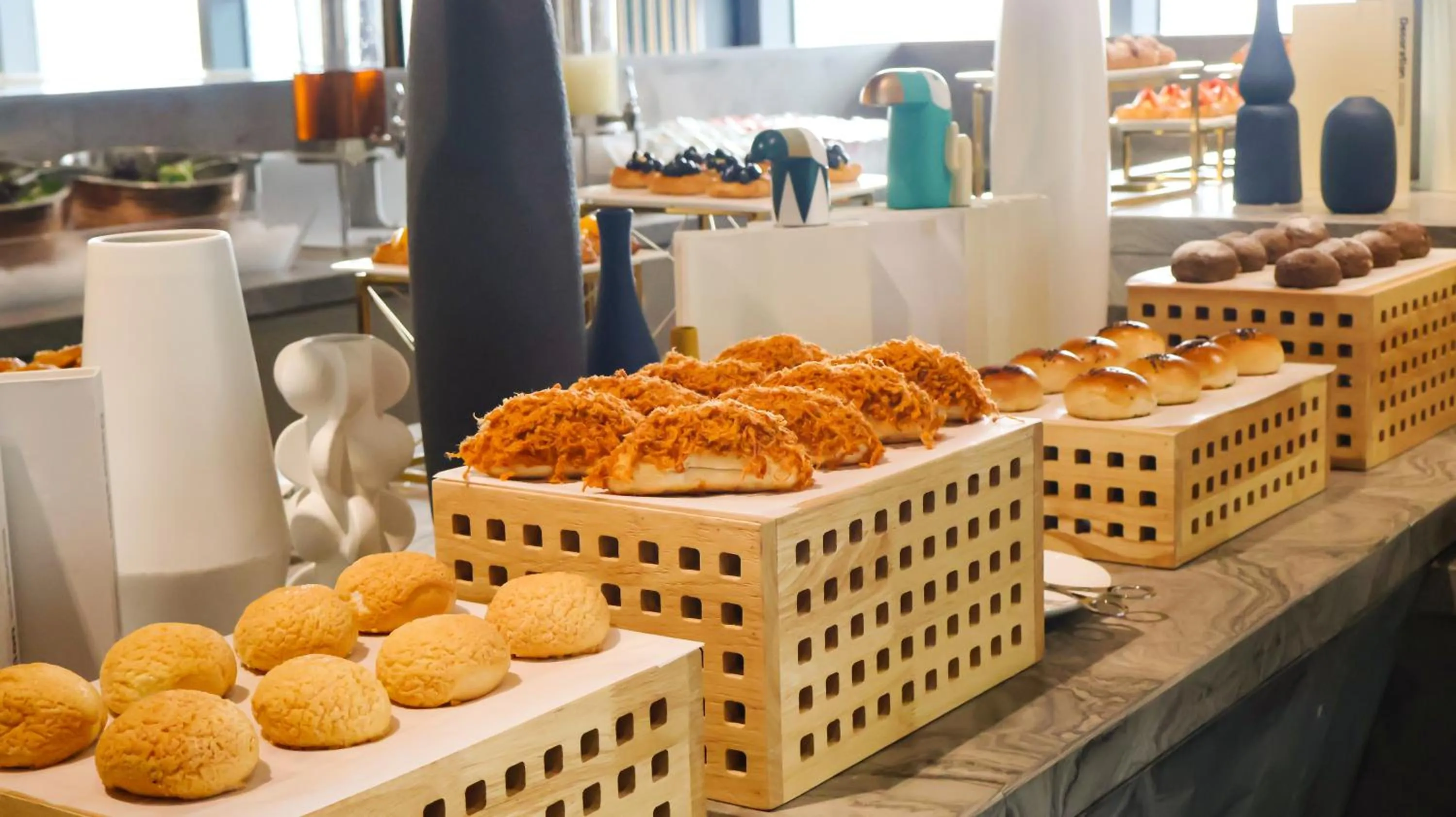 Breakfast in voco Shanghai Hongqiao Hub by IHG - 20 Mins drive to Shanghai Hongqiao Int'l Airport And NECC