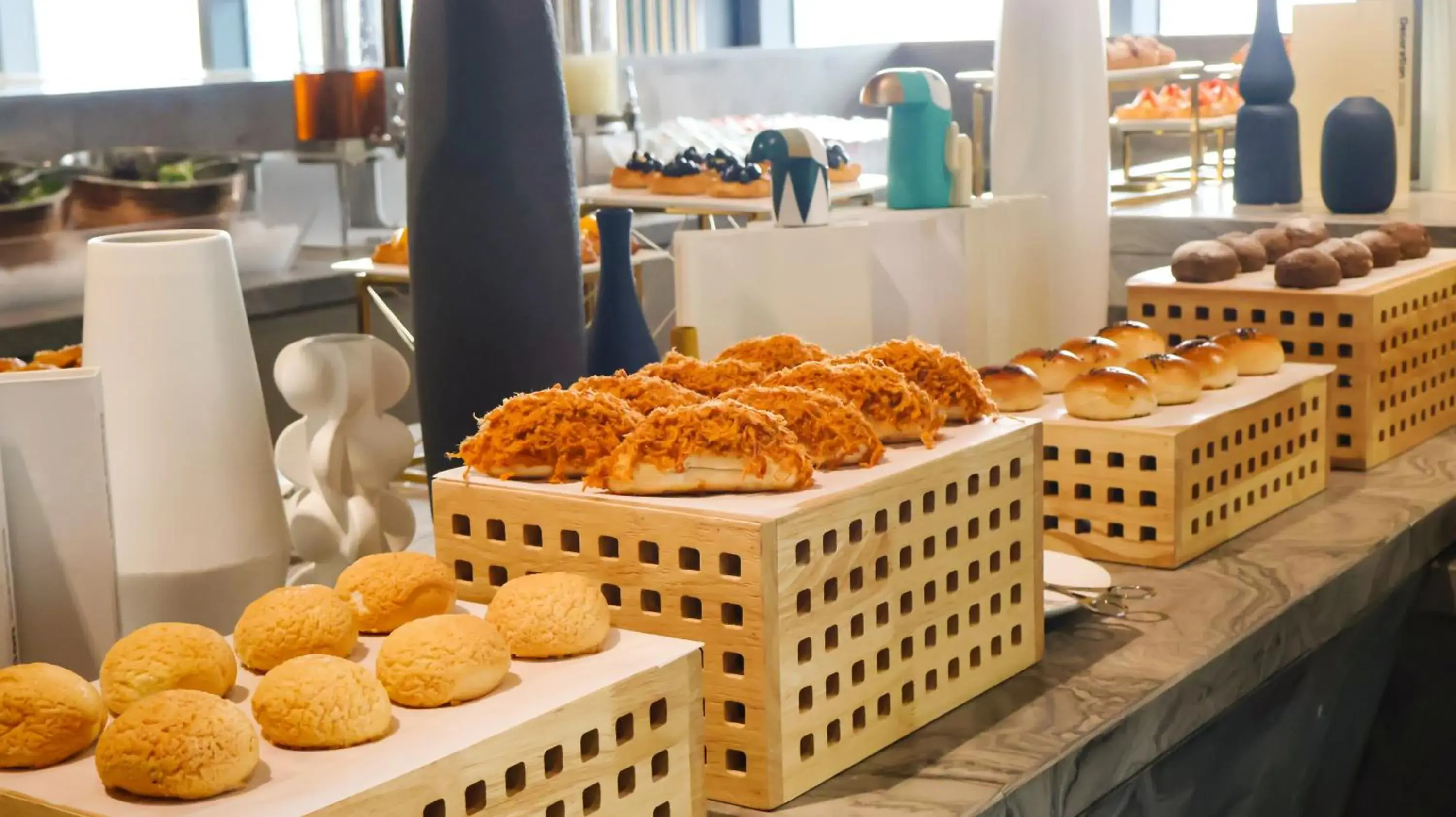 Breakfast in voco Shanghai Hongqiao Hub by IHG - 20 Mins drive to Shanghai Hongqiao Int'l Airport And NECC Breakfast in voco Shanghai Hongqiao Hub by IHG - 20 Mins drive to Shanghai Hongqiao Int'l Airport And NECC