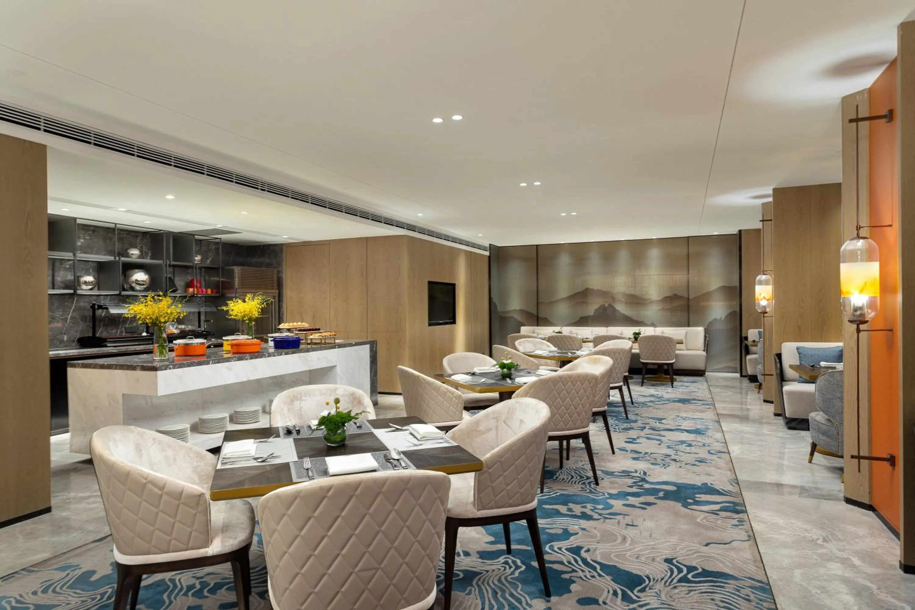 Lounge or bar in voco Shanghai Hongqiao Hub by IHG - 20 Mins drive to Shanghai Hongqiao Int'l Airport And NECC
