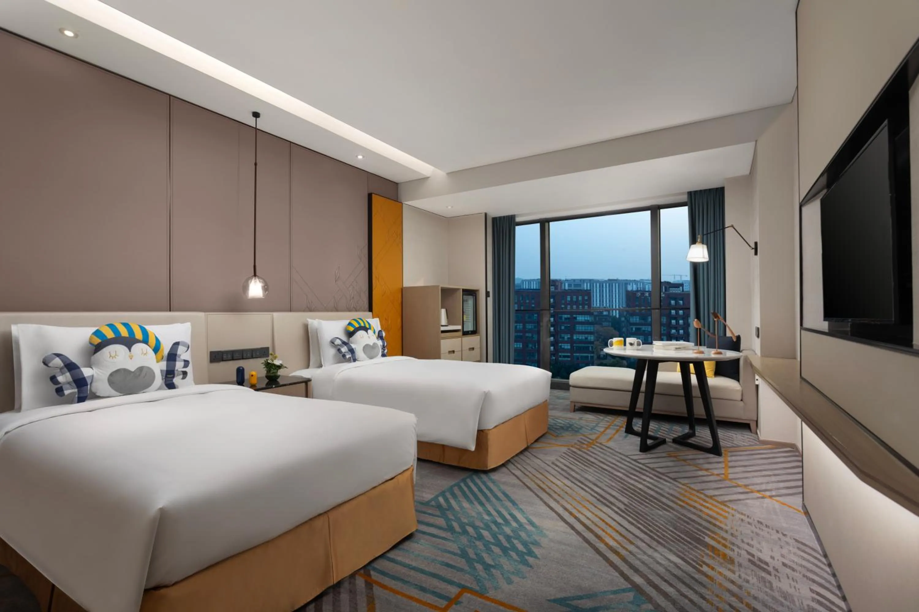 Photo of the whole room, Bed in voco Shanghai Hongqiao Hub by IHG - 20 Mins drive to Shanghai Hongqiao Int'l Airport And NECC