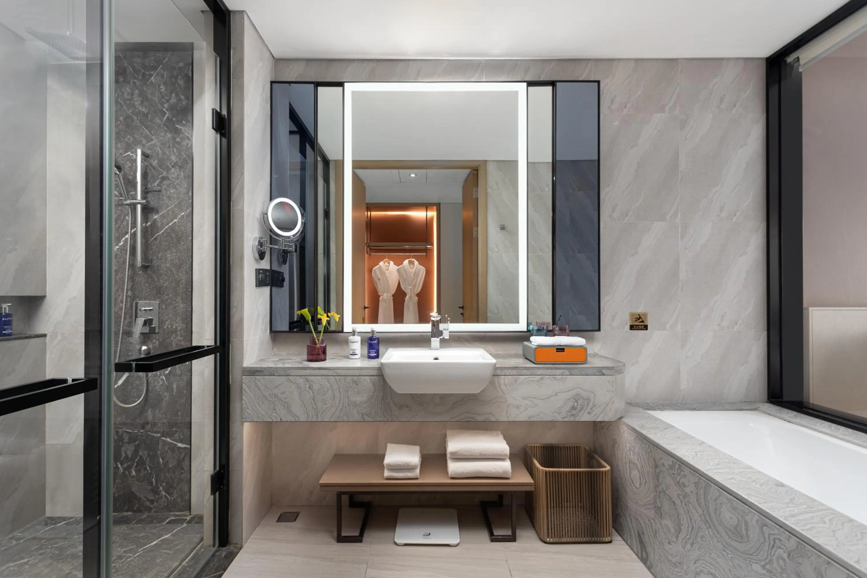 Shower in voco Shanghai Hongqiao Hub by IHG - 20 Mins drive to Shanghai Hongqiao Int'l Airport And NECC