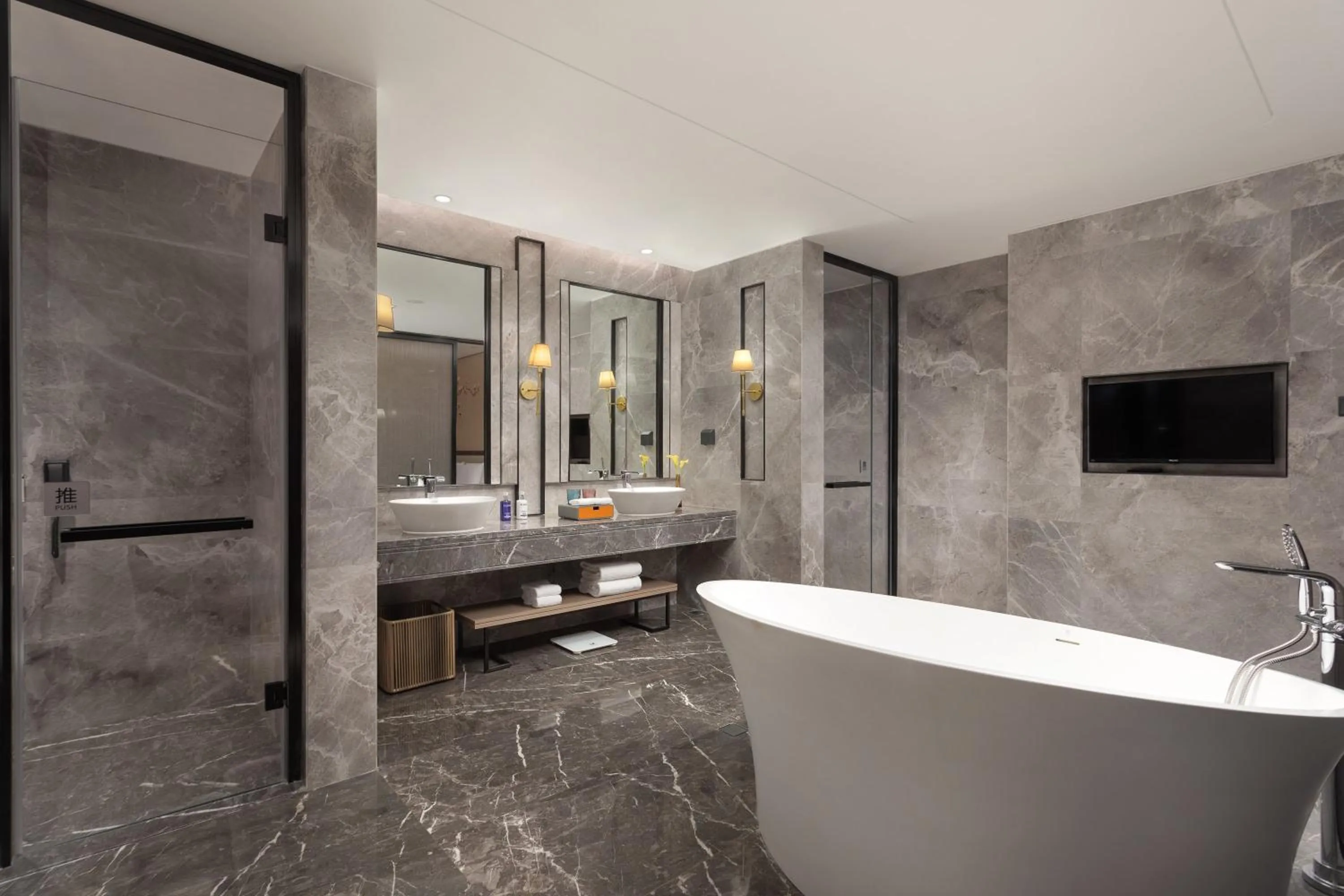 Photo of the whole room in voco Shanghai Hongqiao Hub by IHG - 20 Mins drive to Shanghai Hongqiao Int'l Airport And NECC