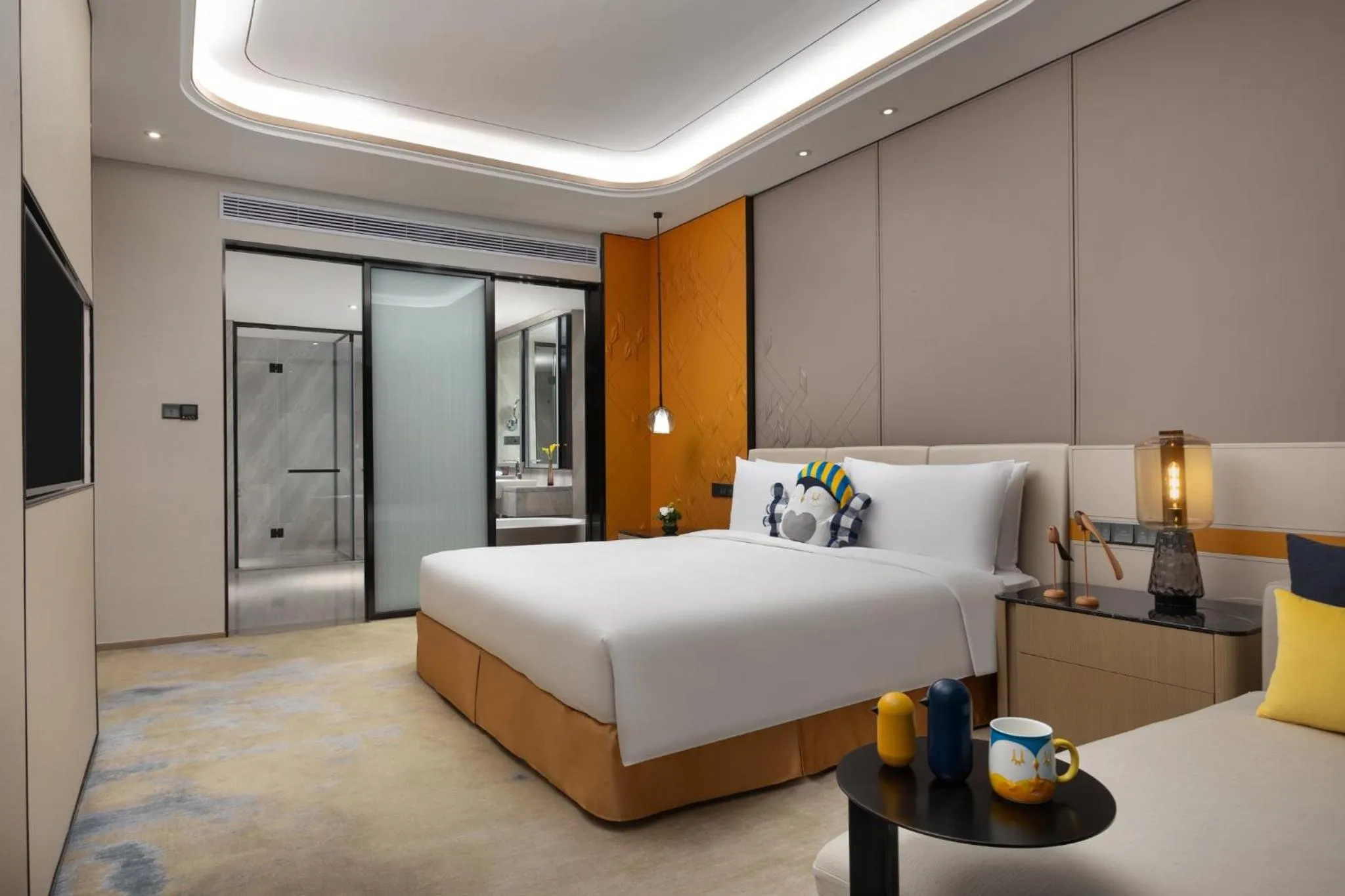 Photo of the whole room, Bed in voco Shanghai Hongqiao Hub by IHG - 20 Mins drive to Shanghai Hongqiao Int'l Airport And NECC