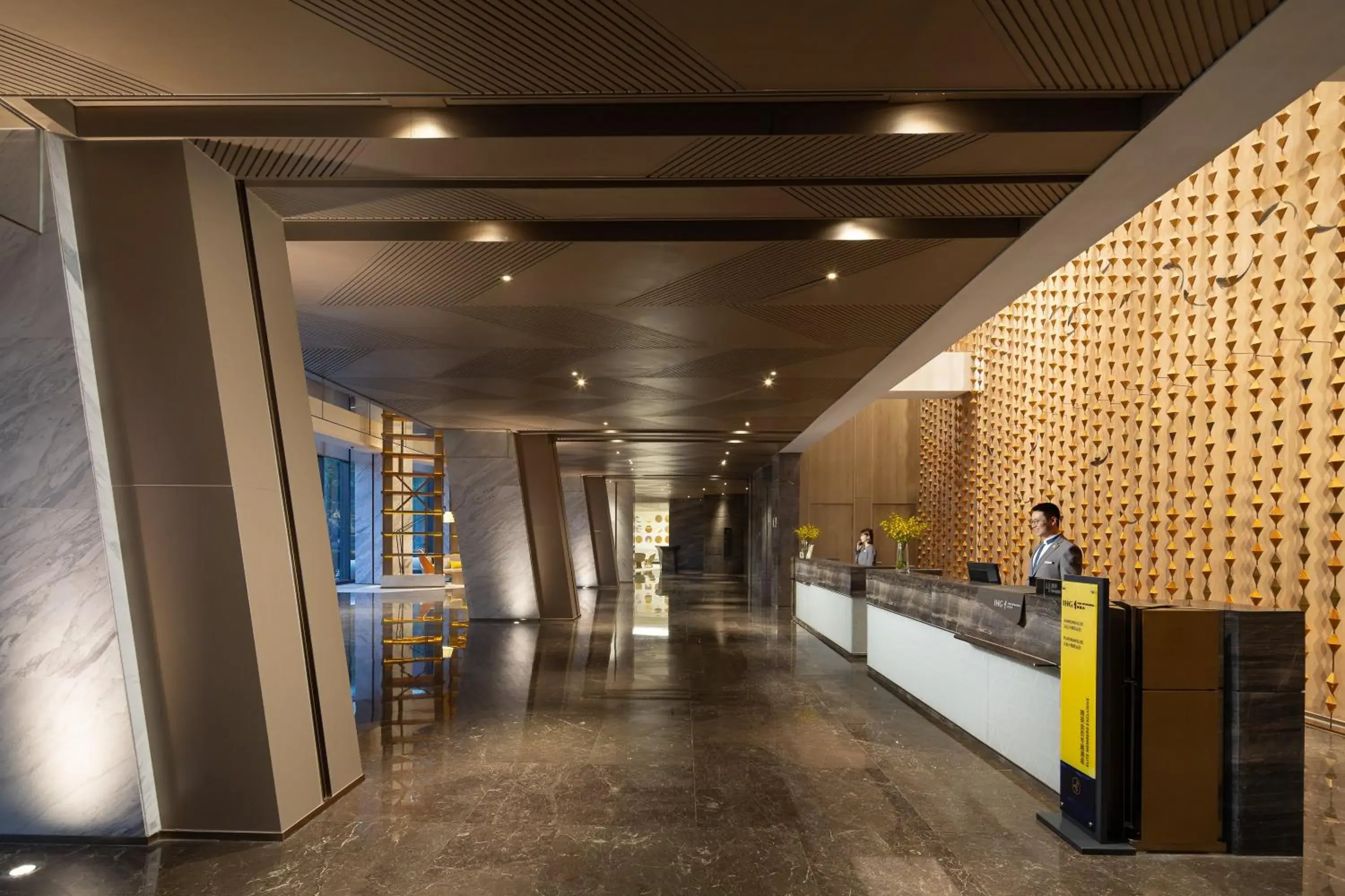 Property building in voco Shanghai Hongqiao Hub by IHG - 20 Mins drive to Shanghai Hongqiao Int'l Airport And NECC Property building in voco Shanghai Hongqiao Hub by IHG - 20 Mins drive to Shanghai Hongqiao Int'l Airport And NECC