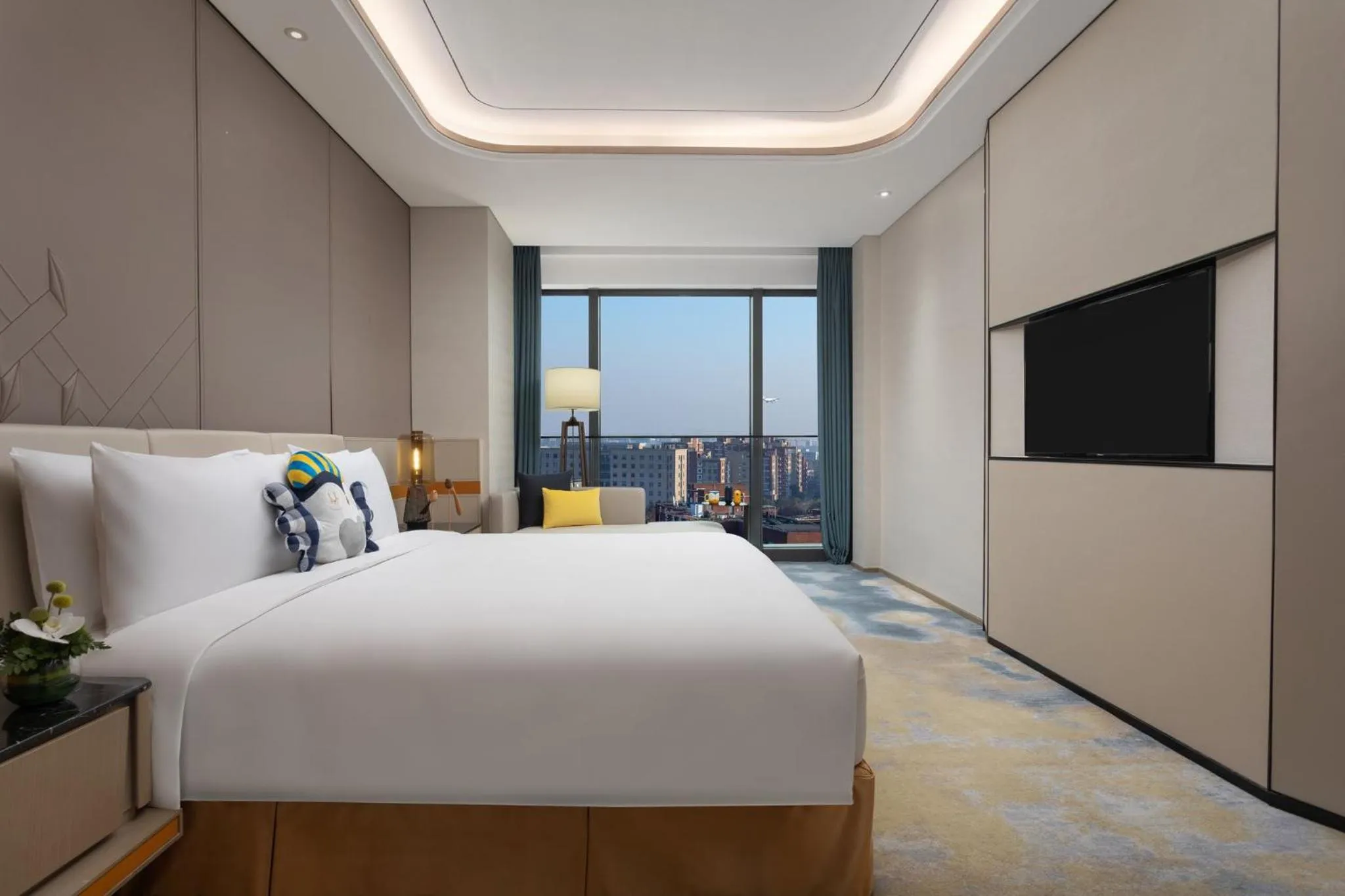Photo of the whole room, Bed in voco Shanghai Hongqiao Hub by IHG - 20 Mins drive to Shanghai Hongqiao Int'l Airport And NECC