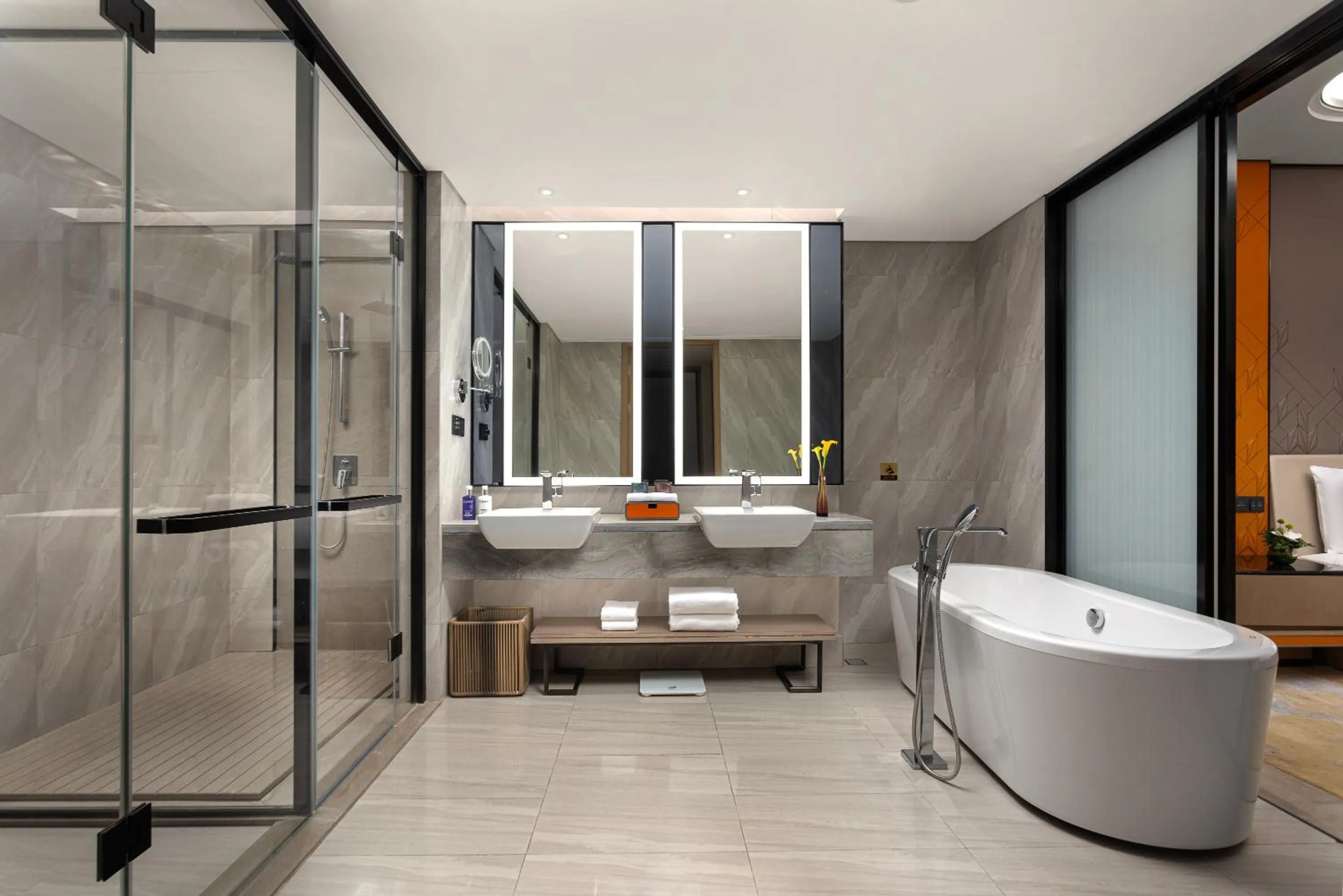 Shower in voco Shanghai Hongqiao Hub by IHG - 20 Mins drive to Shanghai Hongqiao Int'l Airport And NECC