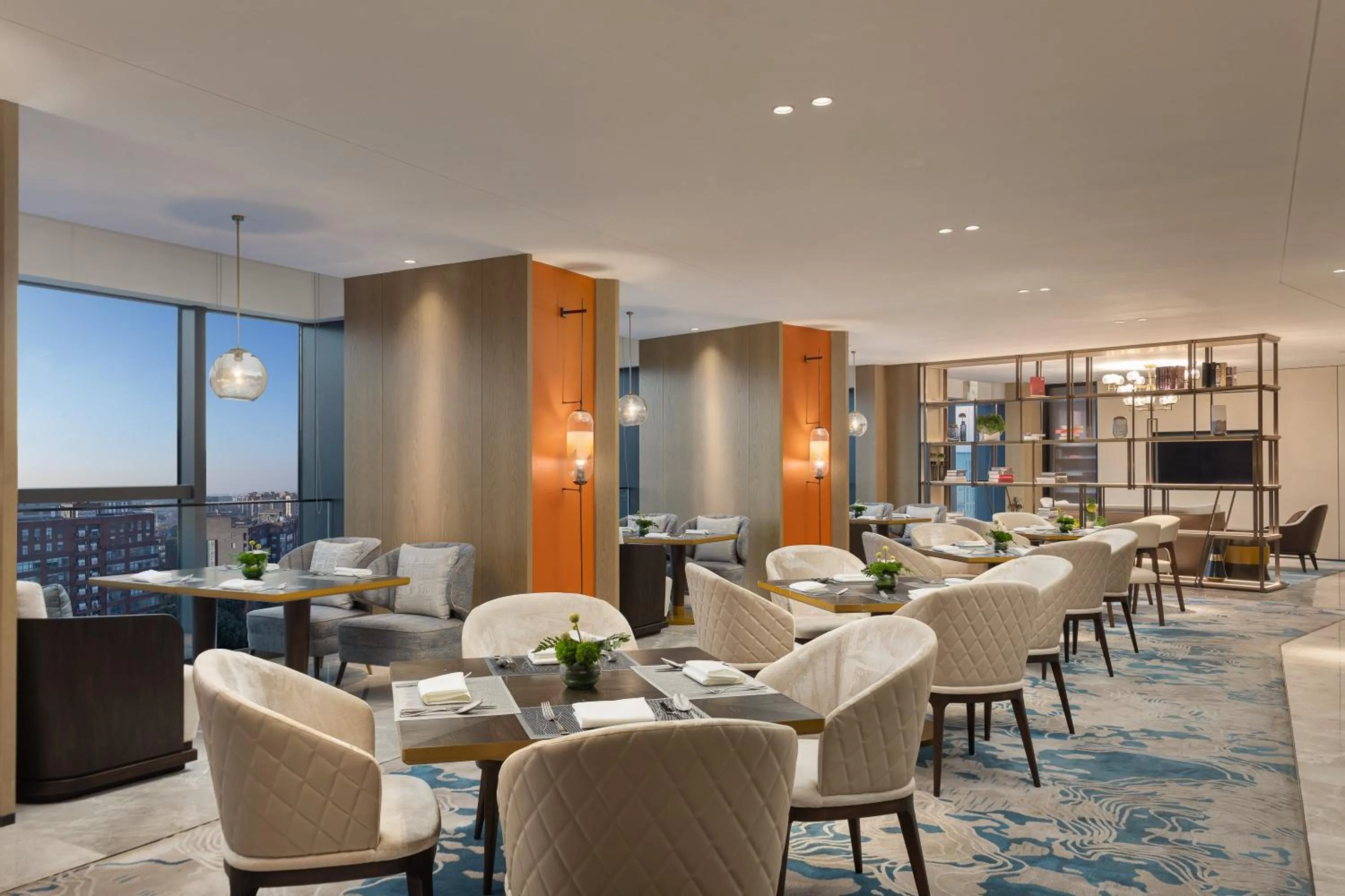 Lounge or bar in voco Shanghai Hongqiao Hub by IHG - 20 Mins drive to Shanghai Hongqiao Int'l Airport And NECC