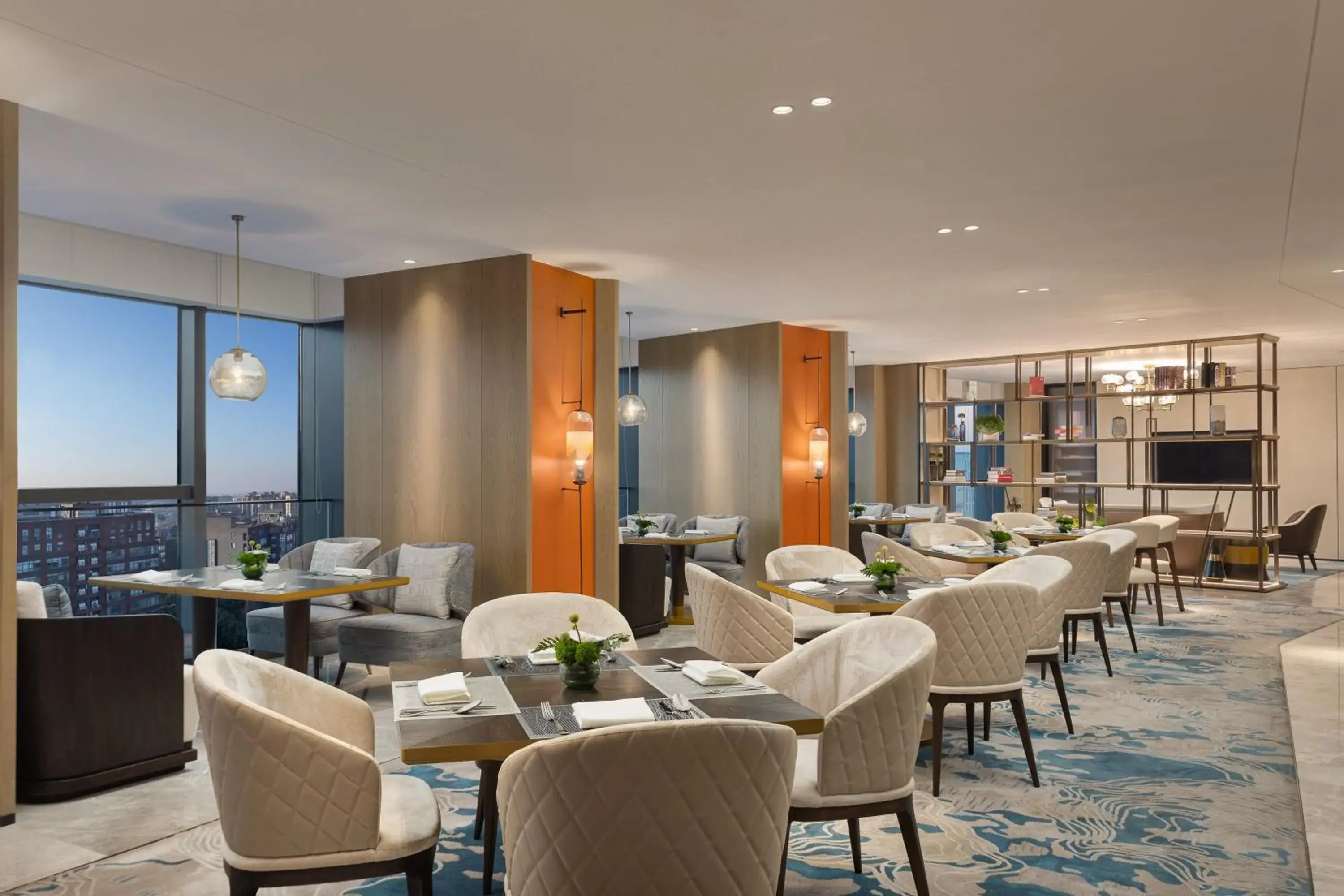 Lounge or bar in voco Shanghai Hongqiao Hub by IHG - 20 Mins drive to Shanghai Hongqiao Int'l Airport And NECC Lounge or bar in voco Shanghai Hongqiao Hub by IHG - 20 Mins drive to Shanghai Hongqiao Int'l Airport And NECC
