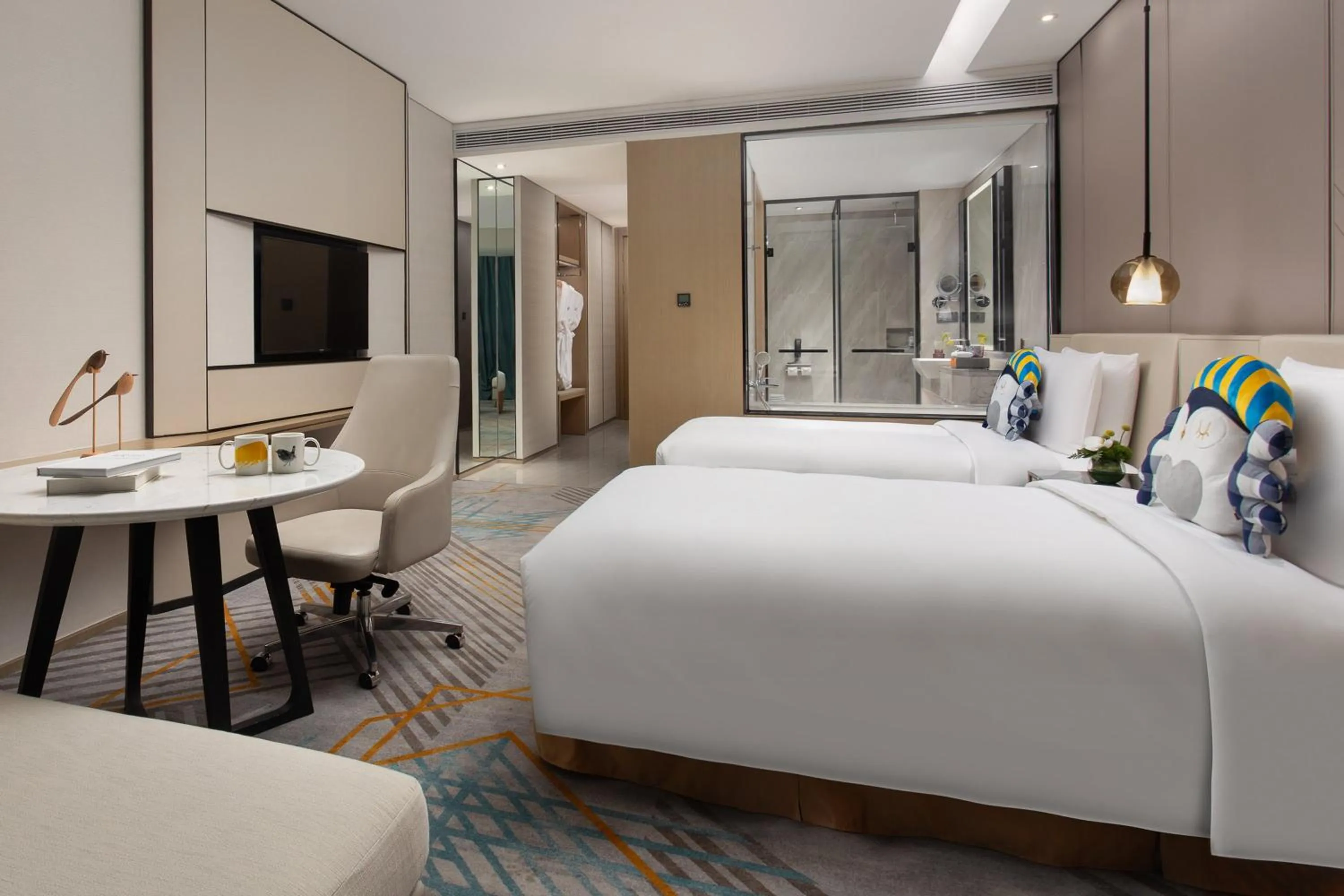 Photo of the whole room, Bed in voco Shanghai Hongqiao Hub by IHG - 20 Mins drive to Shanghai Hongqiao Int'l Airport And NECC