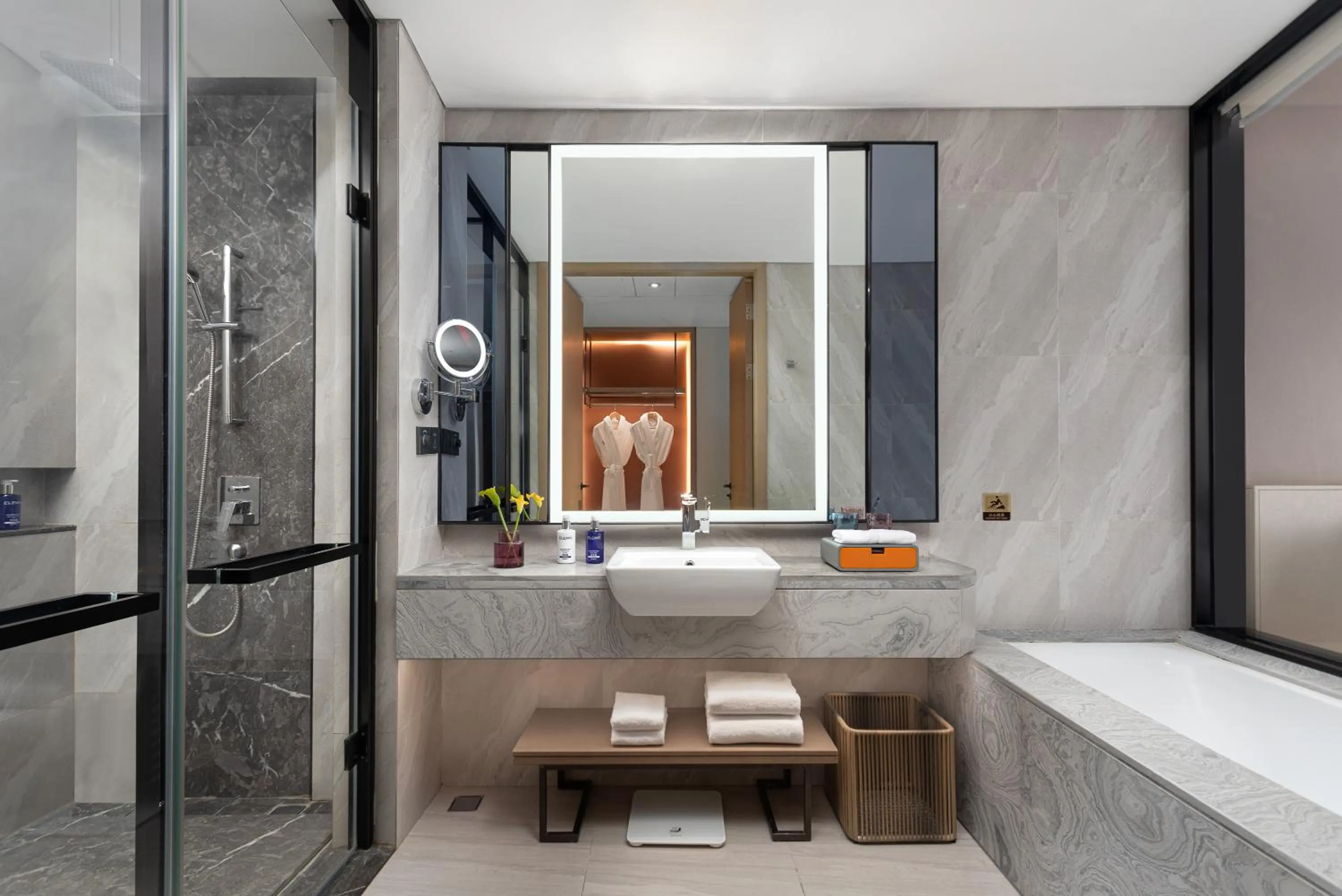 Shower in voco Shanghai Hongqiao Hub by IHG - 20 Mins drive to Shanghai Hongqiao Int'l Airport And NECC