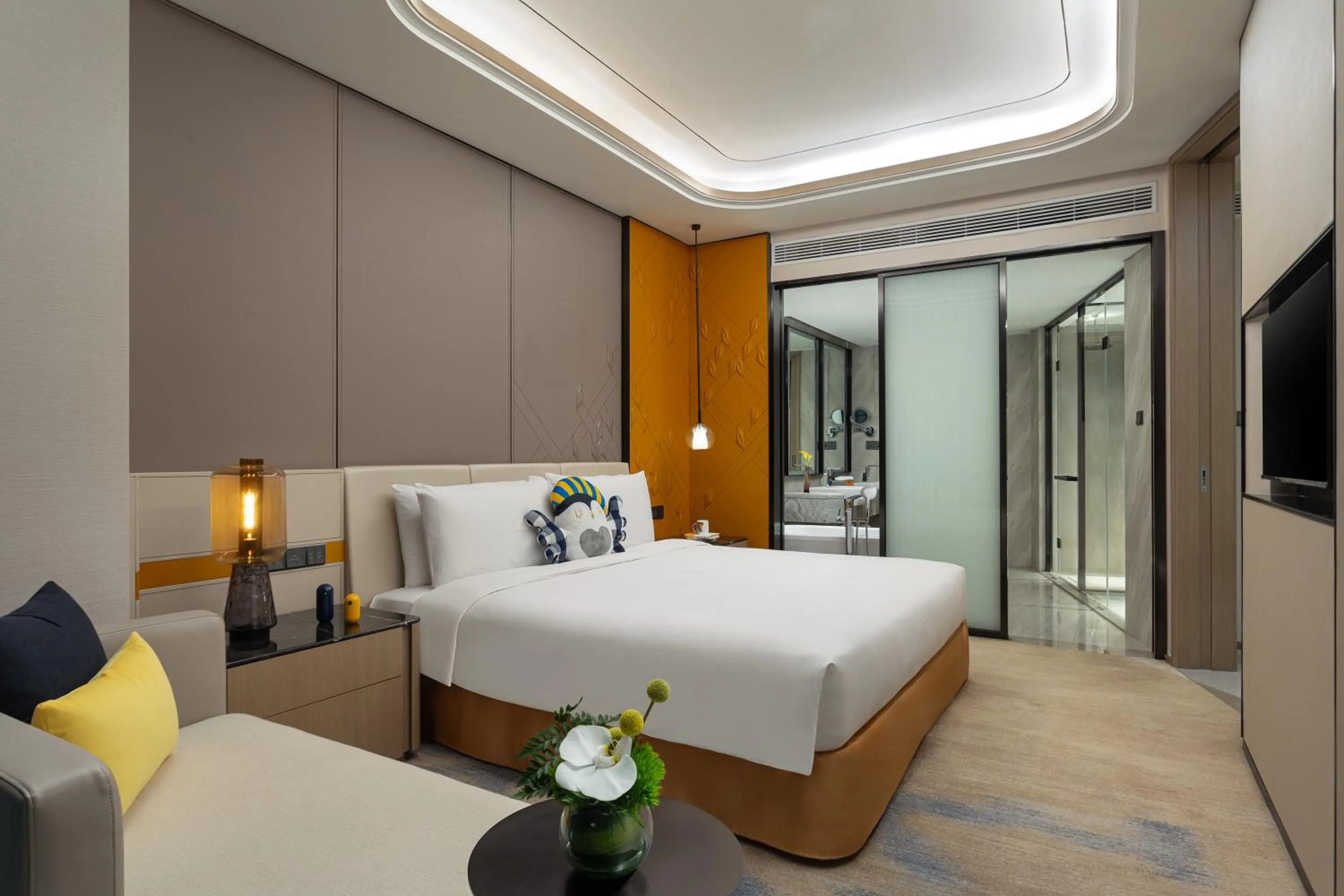 Bed in voco Shanghai Hongqiao Hub by IHG - 20 Mins drive to Shanghai Hongqiao Int'l Airport And NECC