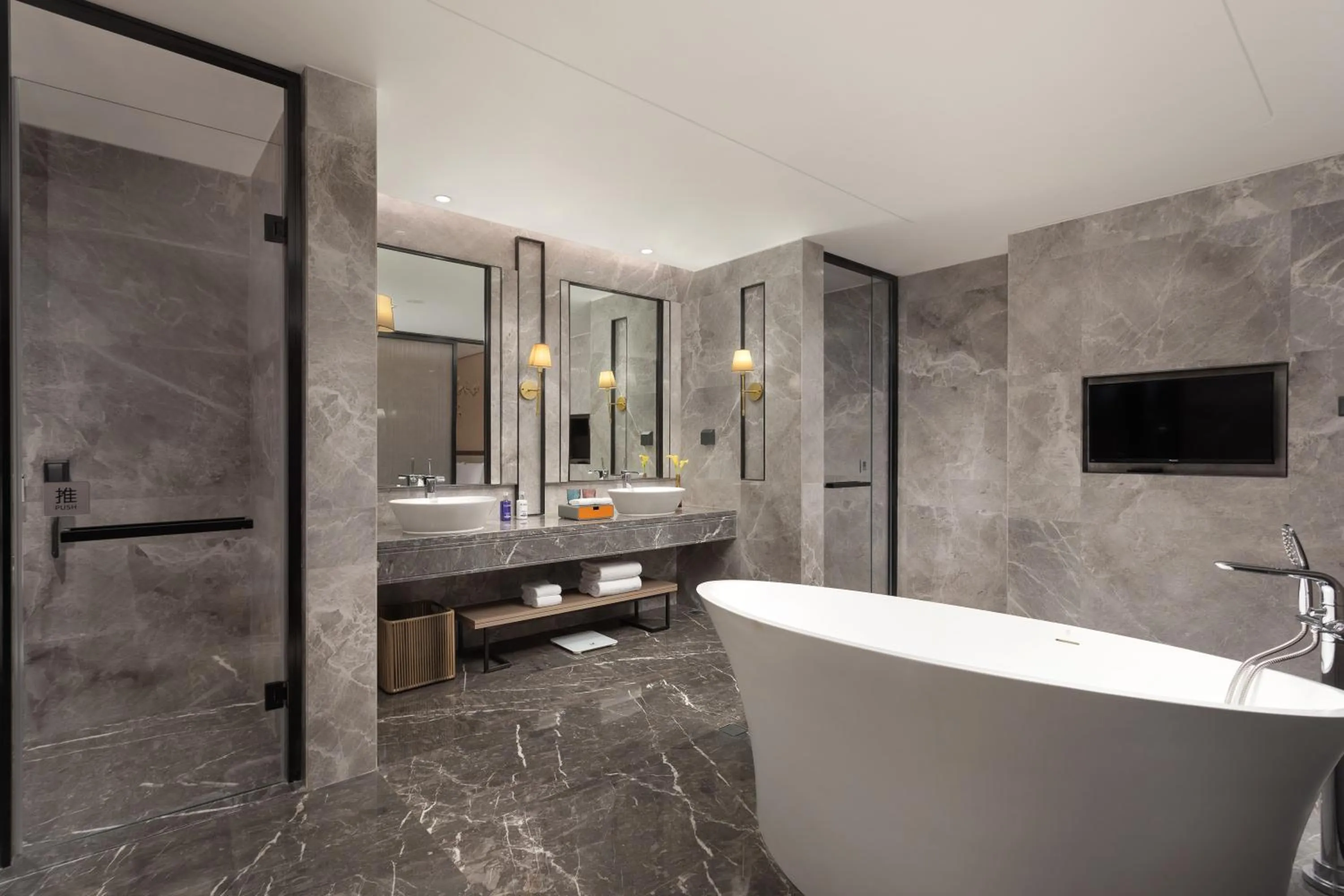 Shower in voco Shanghai Hongqiao Hub by IHG - 20 Mins drive to Shanghai Hongqiao Int'l Airport And NECC