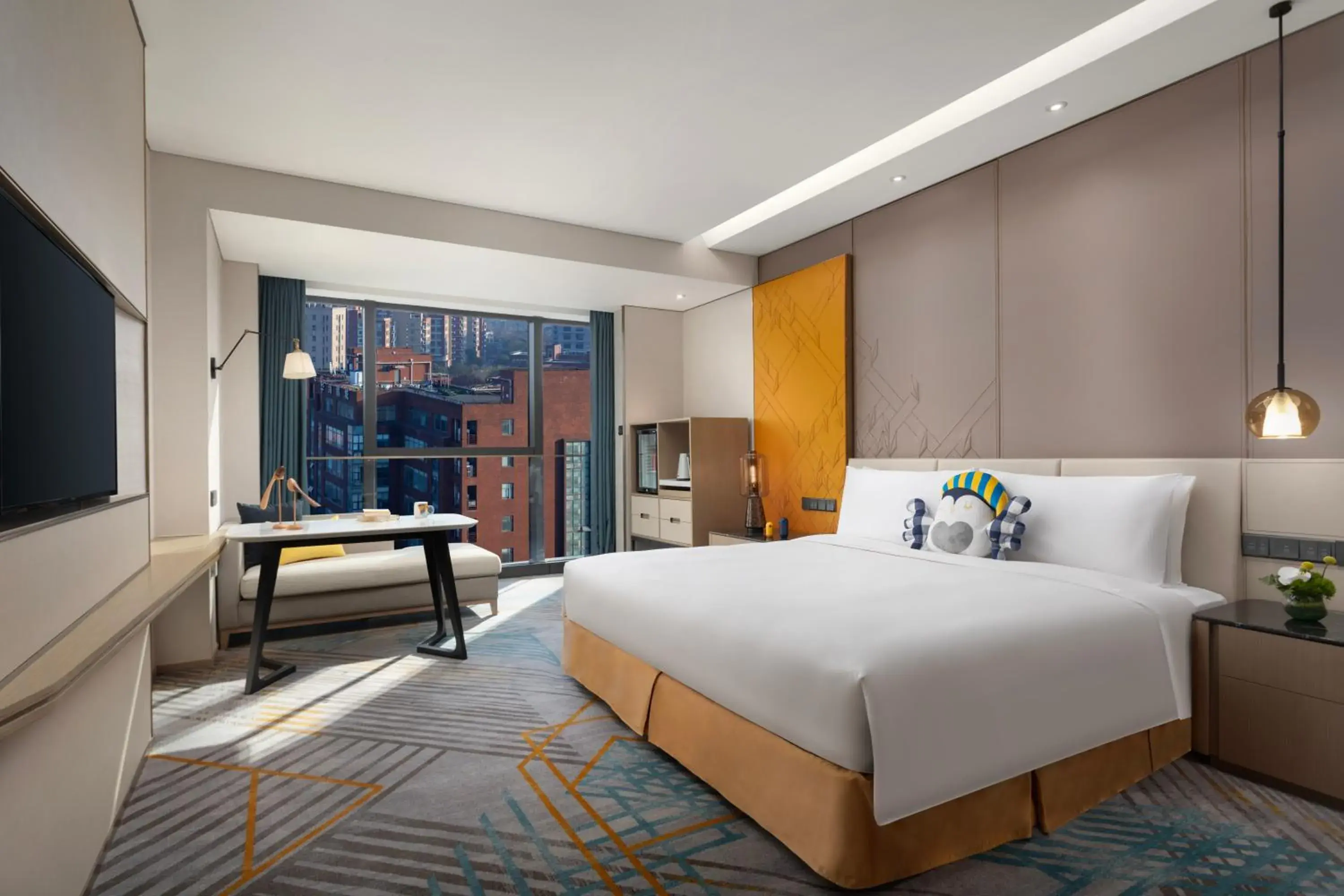 Photo of the whole room, Bed in voco Shanghai Hongqiao Hub by IHG - 20 Mins drive to Shanghai Hongqiao Int'l Airport And NECC Photo of the whole room, Bed in voco Shanghai Hongqiao Hub by IHG - 20 Mins drive to Shanghai Hongqiao Int'l Airport And NECC