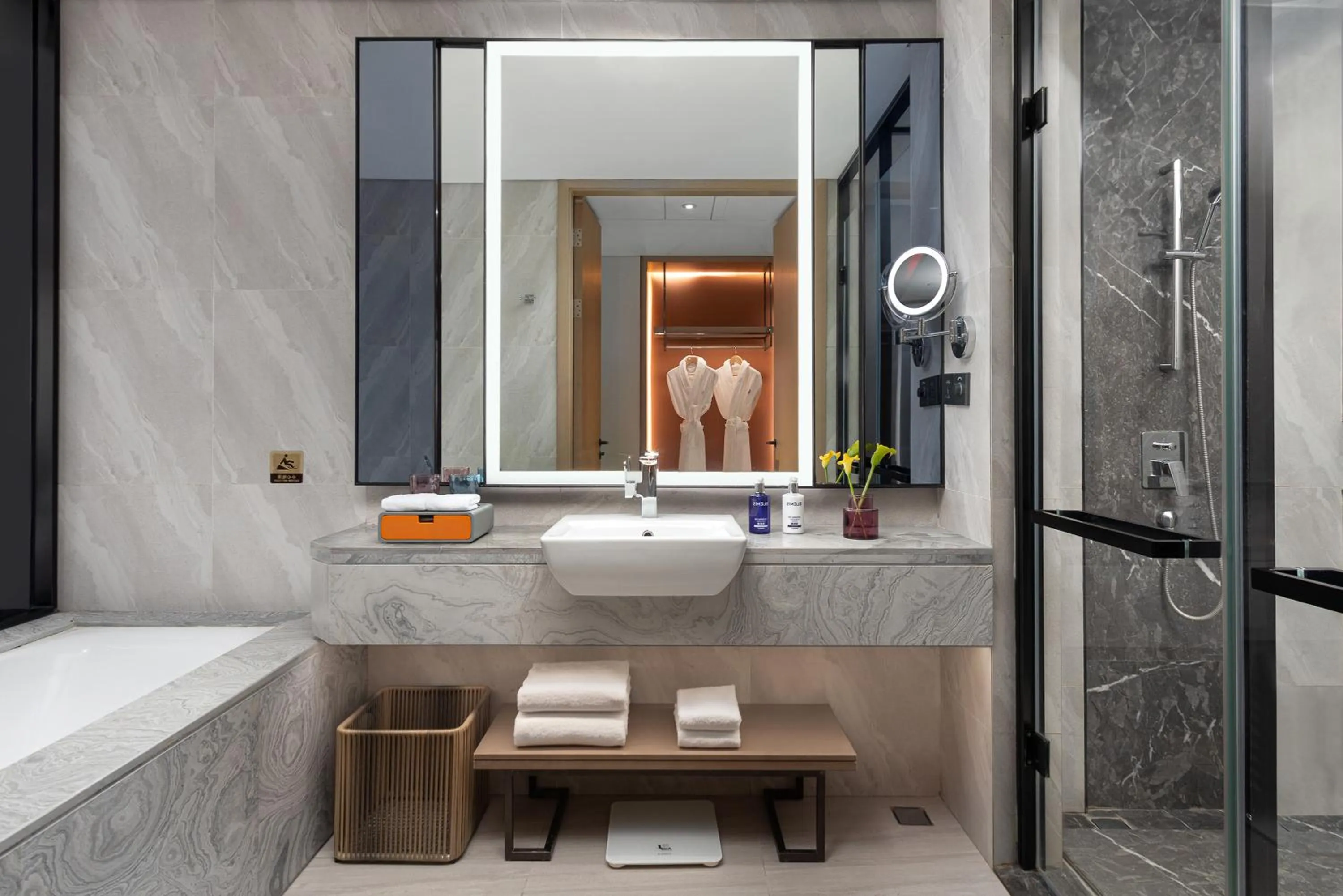 Shower in voco Shanghai Hongqiao Hub by IHG - 20 Mins drive to Shanghai Hongqiao Int'l Airport And NECC